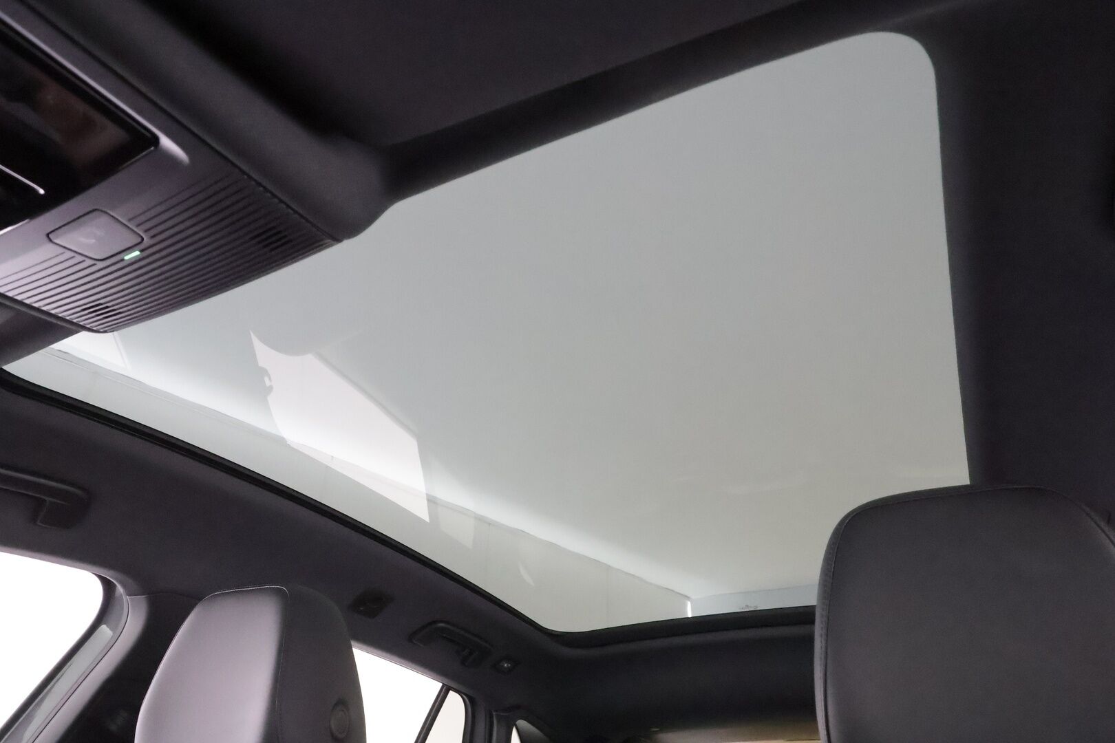 VOLKSWAGEN ID.4 2021 Pro Performance Tech 150kW 77kWh * ILP / ACC / Muistipenkit / 360°-kamera / HUD / Lasikatto / Matrix-LED  / Vetokoukku * - Merkkihuollettu / Kahdet Renkaat