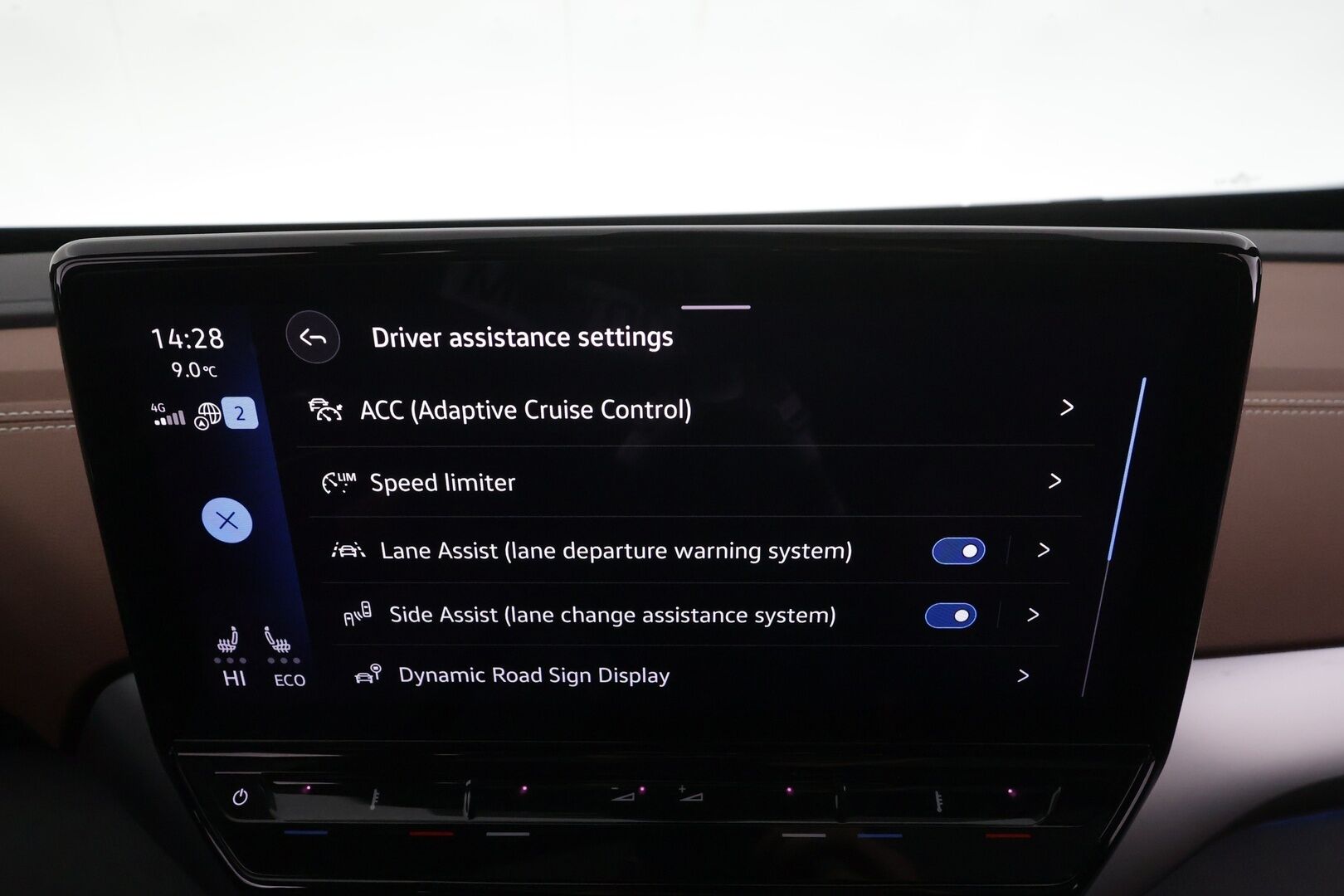 VOLKSWAGEN ID.4 2021 Pro Performance Tech 150kW 77kWh * ILP / ACC / Muistipenkit / 360°-kamera / HUD / Lasikatto / Matrix-LED  / Vetokoukku * - Merkkihuollettu / Kahdet Renkaat
