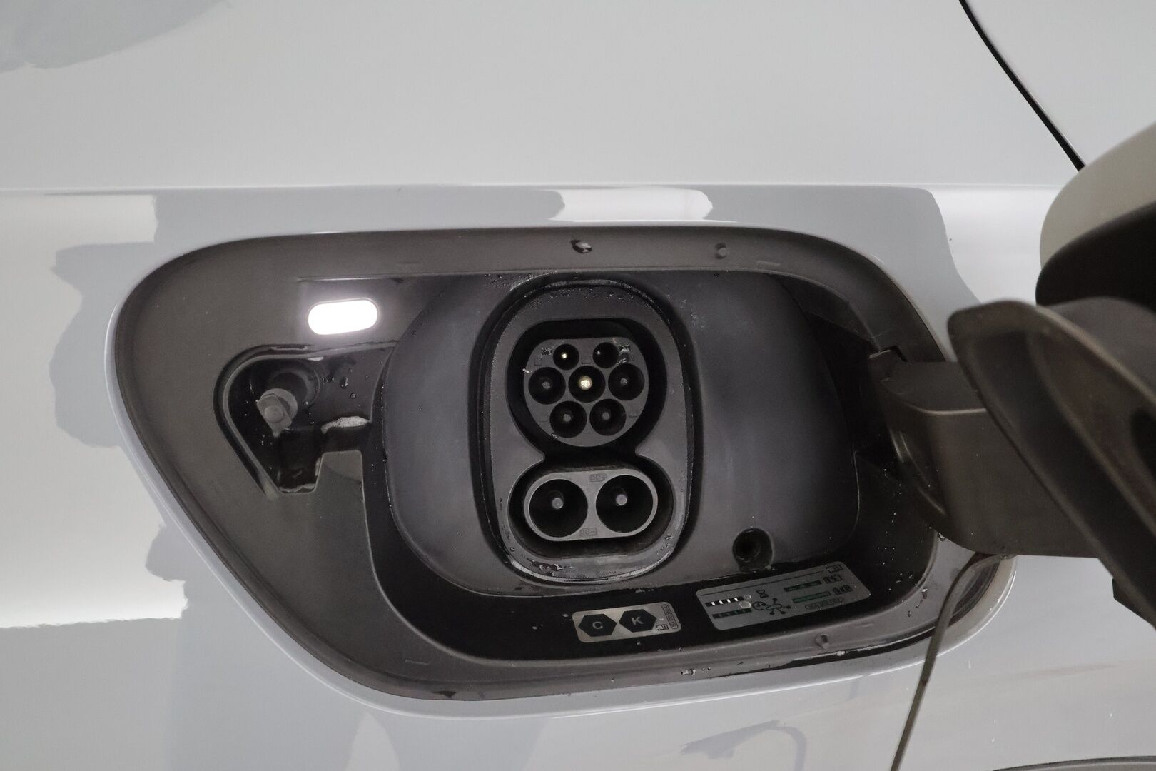 VOLKSWAGEN ID.4 2021 Pro Performance Tech 150kW 77kWh * ILP / ACC / Muistipenkit / 360°-kamera / HUD / Lasikatto / Matrix-LED  / Vetokoukku * - Merkkihuollettu / Kahdet Renkaat