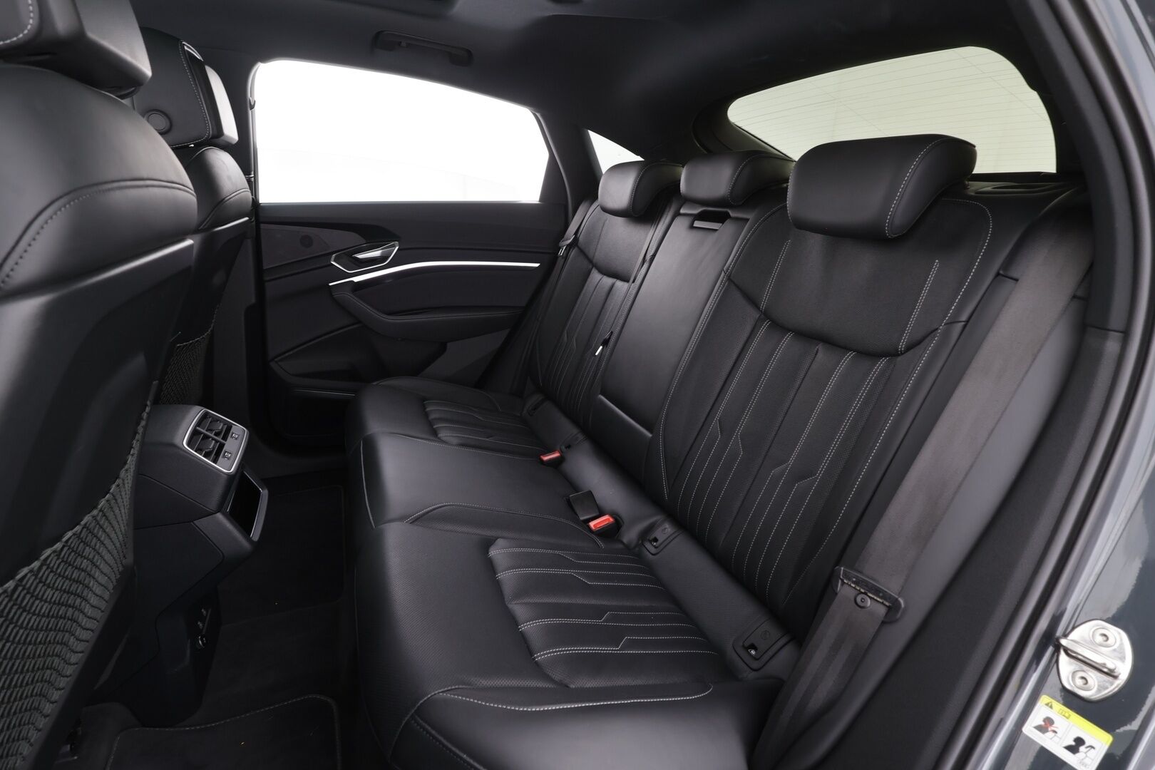 AUDI Q8 E-TRON 2024 55 Sportback * ACC / 360° / Matrix LED / Tuuletetut muistipenkit / Panorama / B&O / Ilma-alusta / KeylessGo / Navi / HUD * - Huippuvarusteet