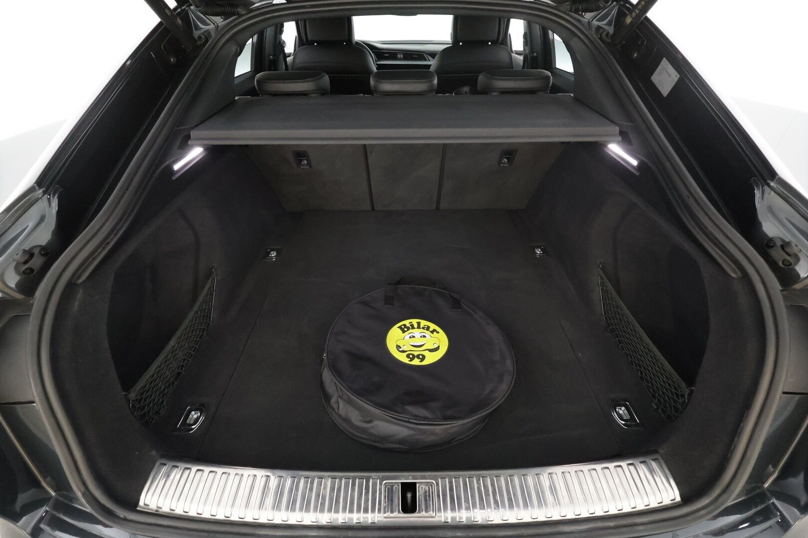 AUDI Q8 E-TRON 2024 55 Sportback * ACC / 360° / Matrix LED / Tuuletetut muistipenkit / Panorama / B&O / Ilma-alusta / KeylessGo / Navi / HUD * - Huippuvarusteet