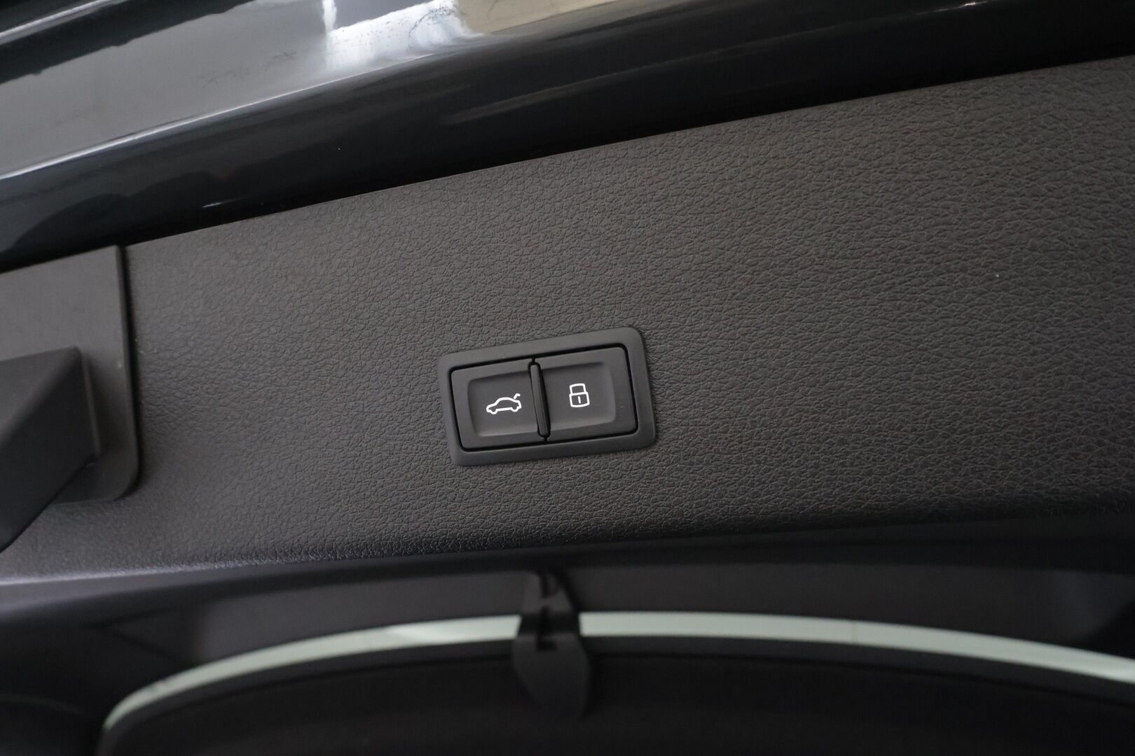 AUDI Q8 E-TRON 2024 55 Sportback * ACC / 360° / Matrix LED / Tuuletetut muistipenkit / Panorama / B&O / Ilma-alusta / KeylessGo / Navi / HUD * - Huippuvarusteet