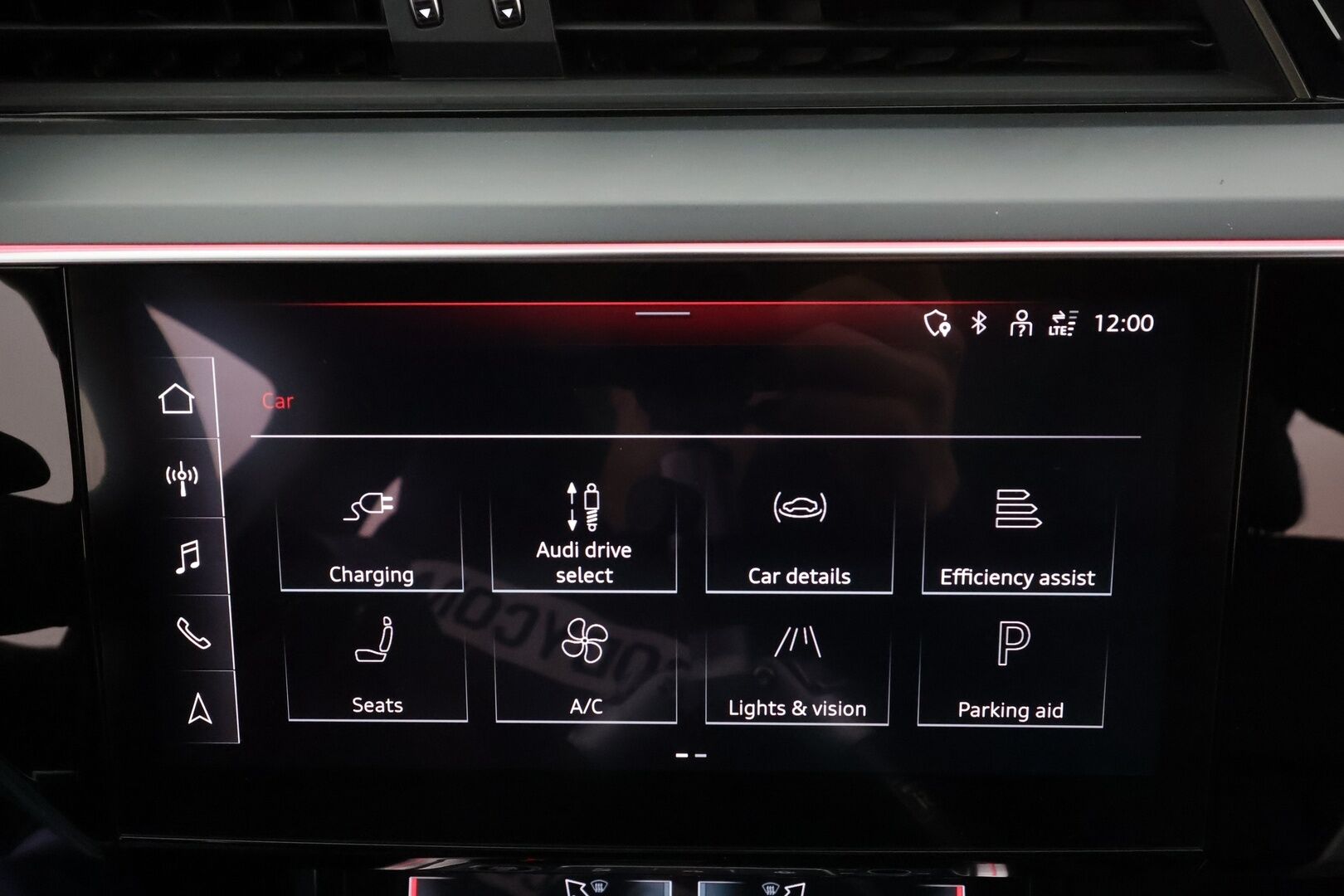 AUDI Q8 E-TRON 2024 55 Sportback * ACC / 360° / Matrix LED / Tuuletetut muistipenkit / Panorama / B&O / Ilma-alusta / KeylessGo / Navi / HUD * - Huippuvarusteet