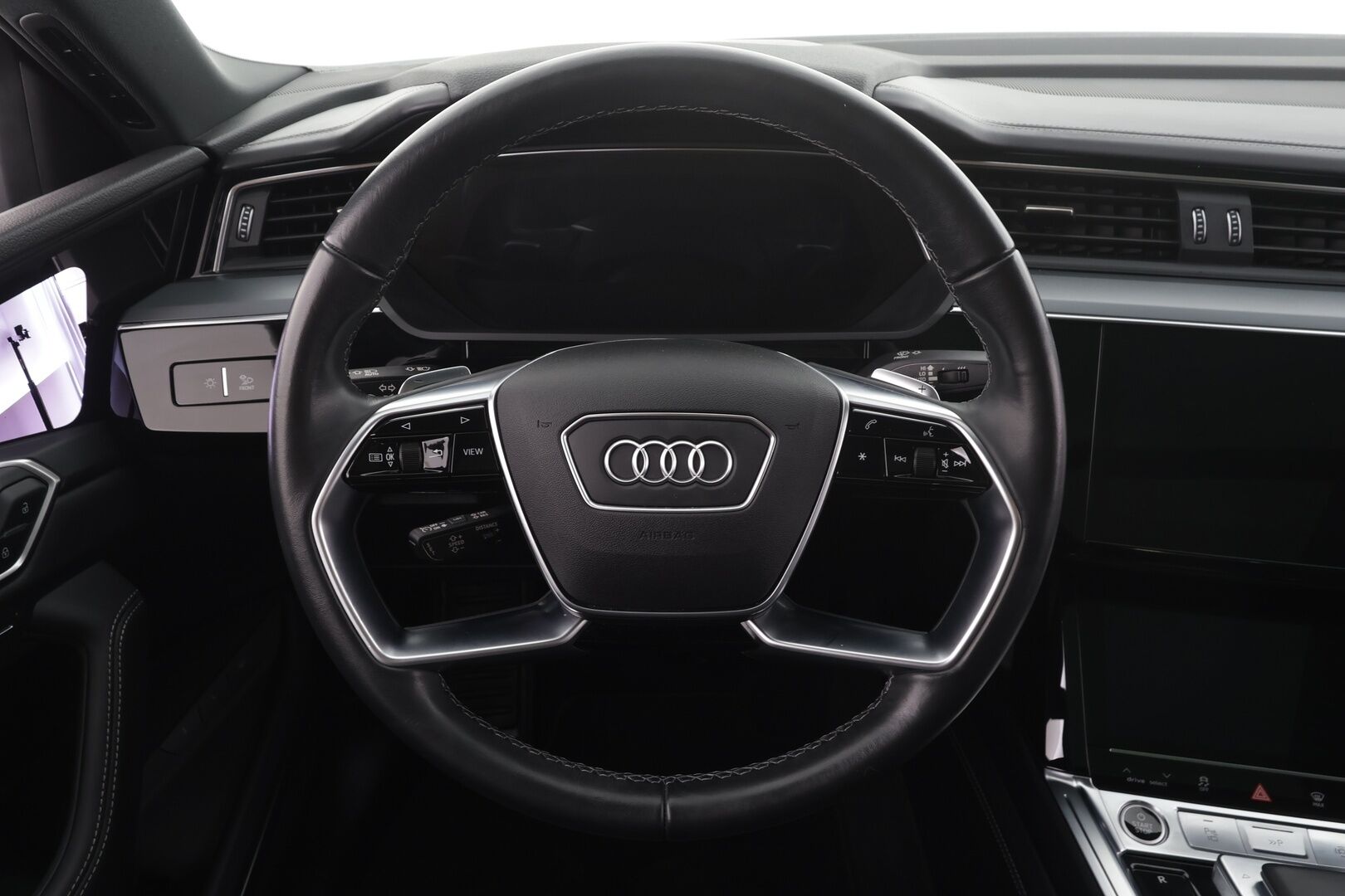 AUDI Q8 E-TRON 2024 55 Sportback * ACC / 360° / Matrix LED / Tuuletetut muistipenkit / Panorama / B&O / Ilma-alusta / KeylessGo / Navi / HUD * - Huippuvarusteet