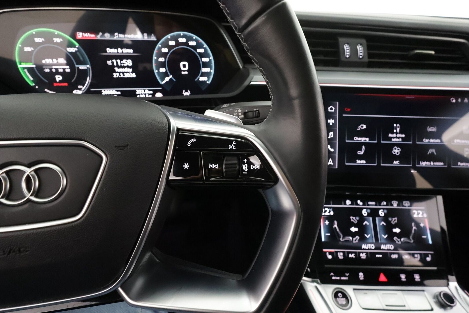 AUDI Q8 E-TRON 2024 55 Sportback * ACC / 360° / Matrix LED / Tuuletetut muistipenkit / Panorama / B&O / Ilma-alusta / KeylessGo / Navi / HUD * - Huippuvarusteet