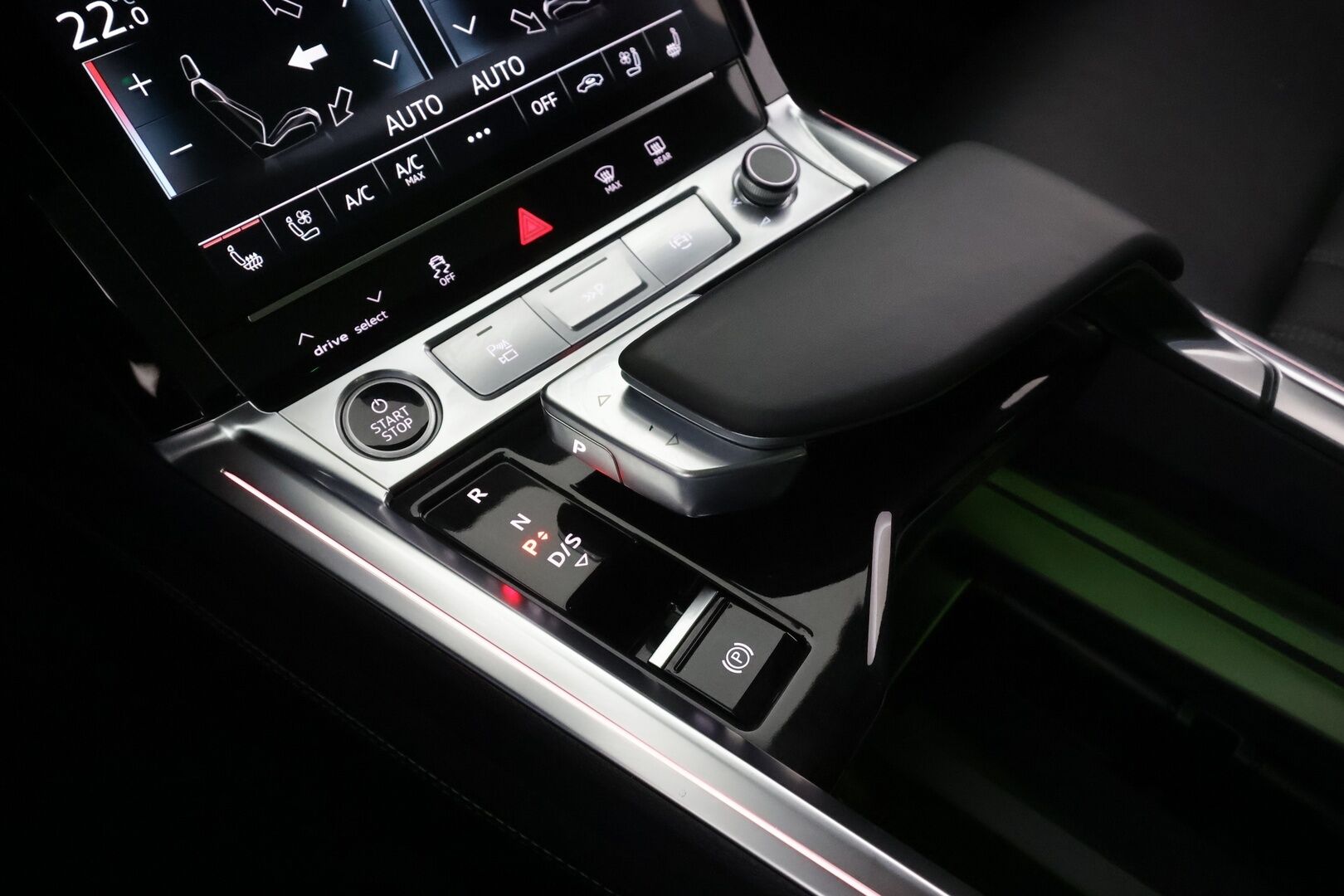 AUDI Q8 E-TRON 2024 55 Sportback * ACC / 360° / Matrix LED / Tuuletetut muistipenkit / Panorama / B&O / Ilma-alusta / KeylessGo / Navi / HUD * - Huippuvarusteet