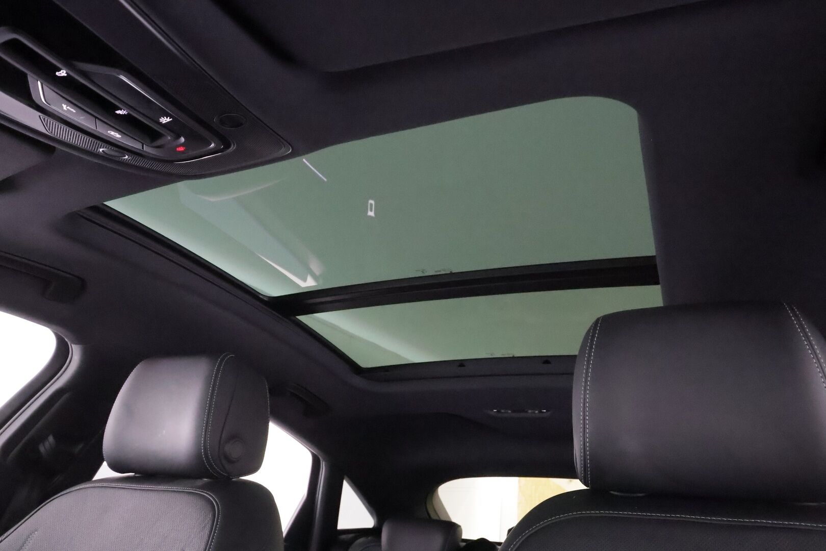 AUDI Q8 E-TRON 2024 55 Sportback * ACC / 360° / Matrix LED / Tuuletetut muistipenkit / Panorama / B&O / Ilma-alusta / KeylessGo / Navi / HUD * - Huippuvarusteet