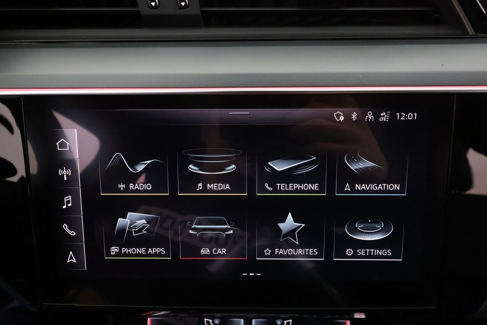 AUDI Q8 E-TRON 2024 55 Sportback * ACC / 360° / Matrix LED / Tuuletetut muistipenkit / Panorama / B&O / Ilma-alusta / KeylessGo / Navi / HUD * - Huippuvarusteet