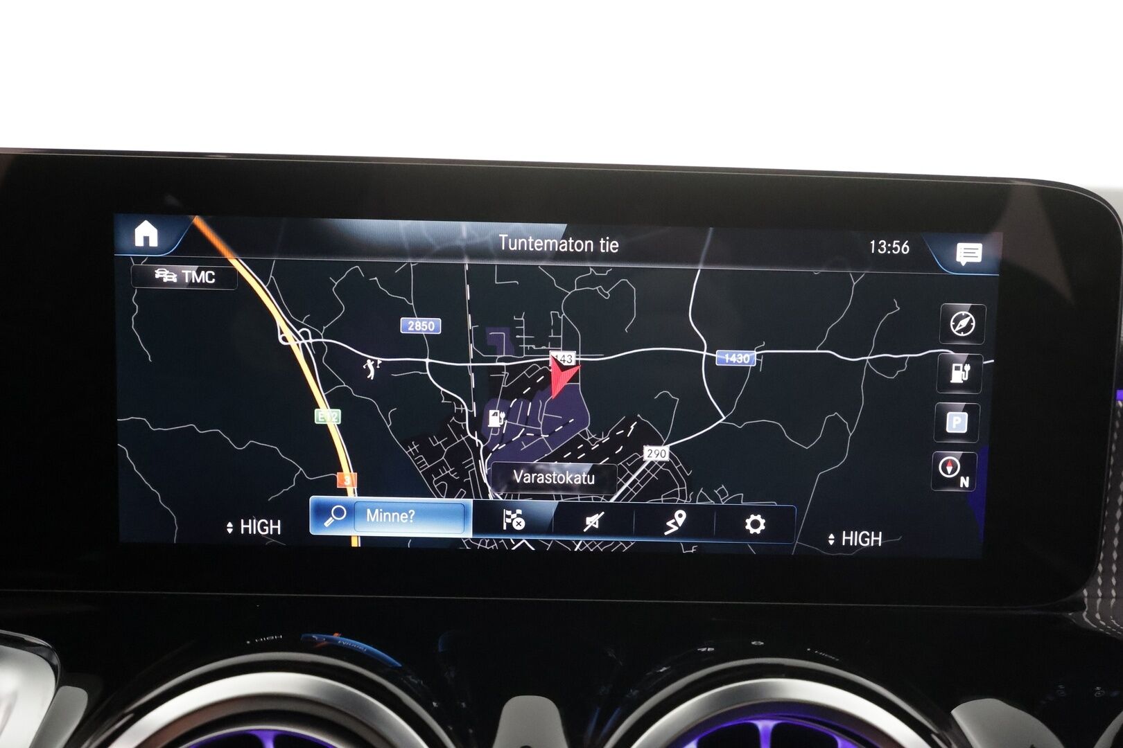 MERCEDES-BENZ EQB 2023 350 4Matic 7-H Progressive * LED / Distronic / Sportpenkit Muistilla / Widescreen / 360 / Navi / Keyless * - Panorama / 2x Latauskaapelit