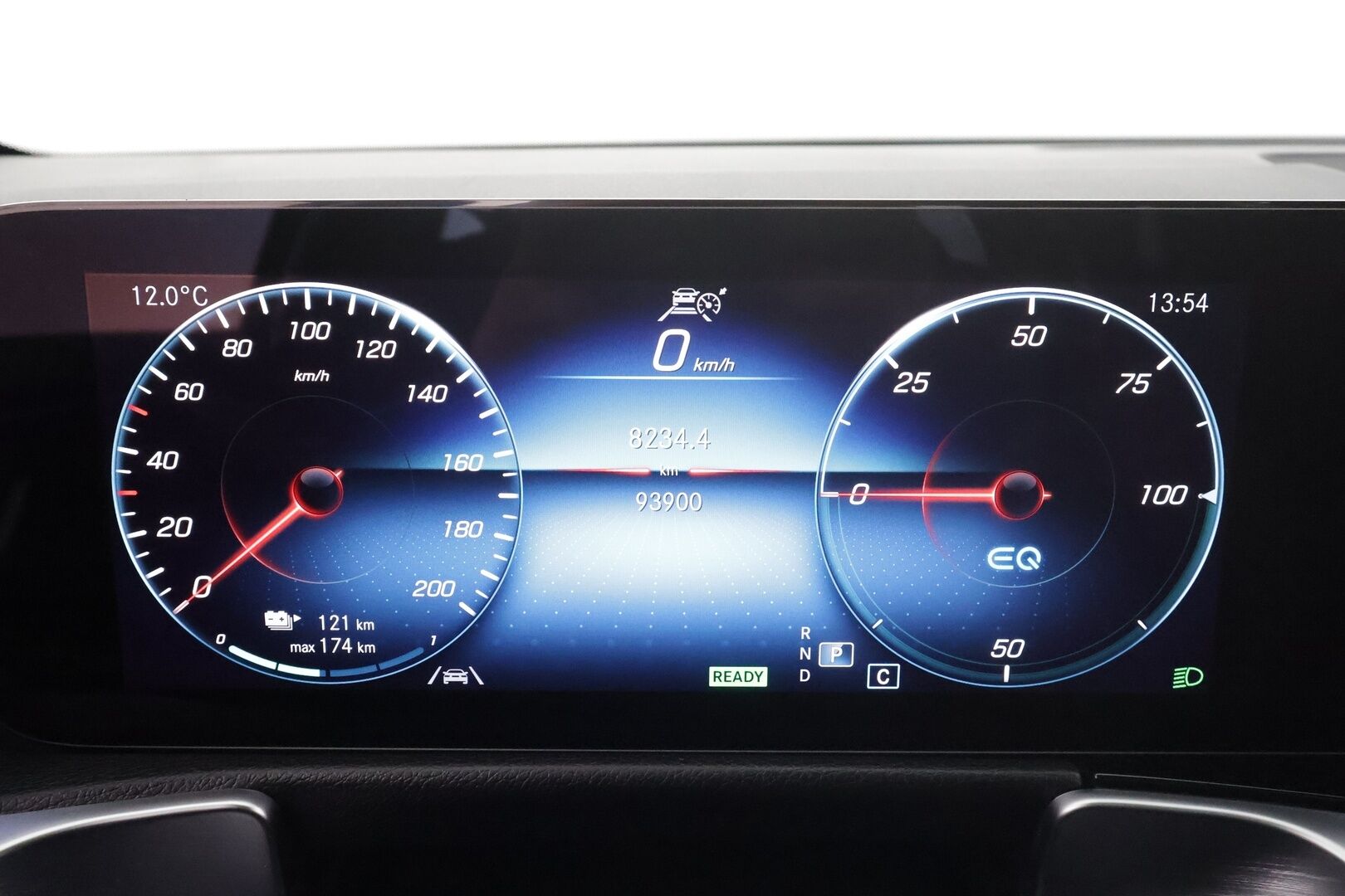 MERCEDES-BENZ EQB 2023 350 4Matic 7-H Progressive * LED / Distronic / Sportpenkit Muistilla / Widescreen / 360 / Navi / Keyless * - Panorama / 2x Latauskaapelit