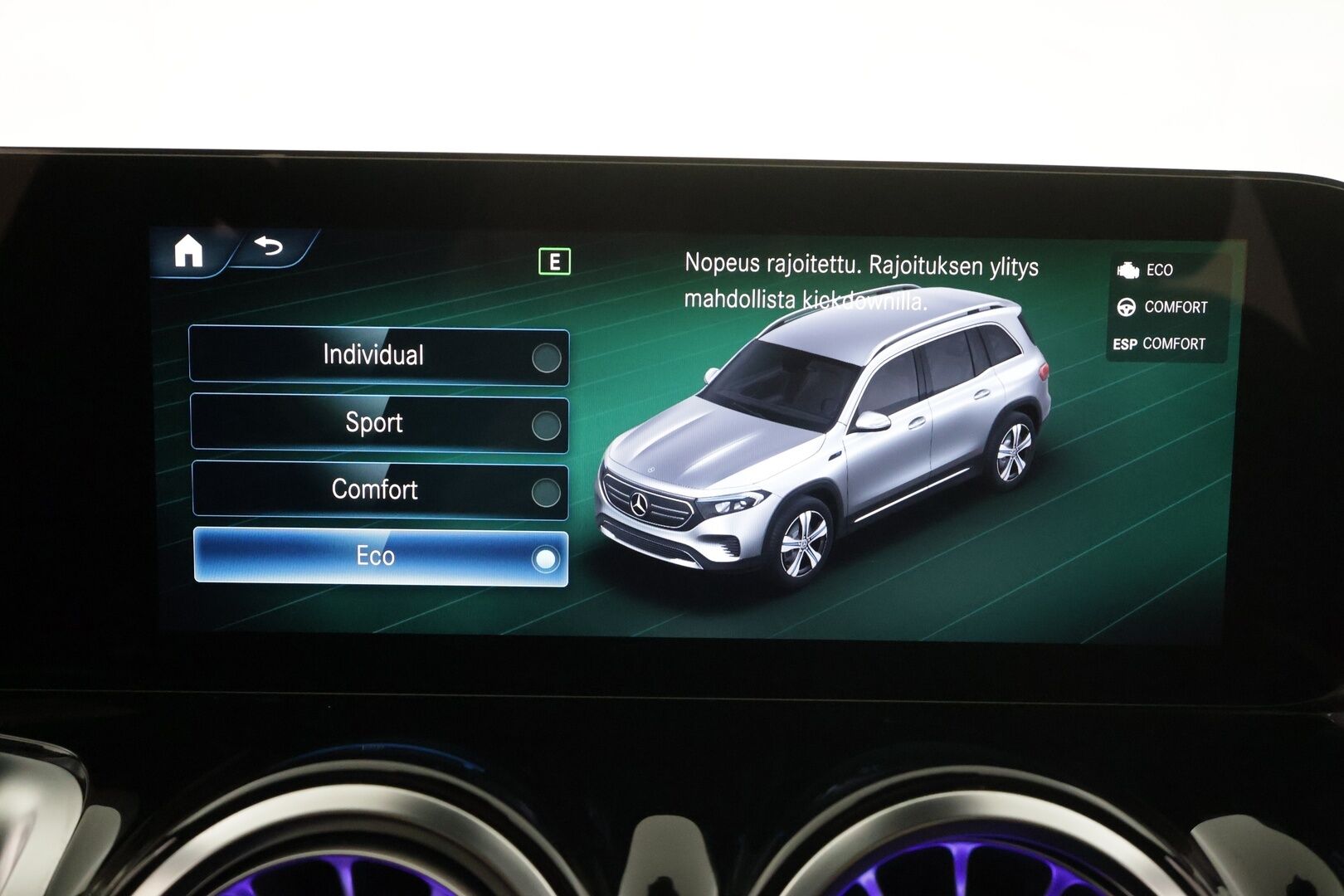 MERCEDES-BENZ EQB 2023 350 4Matic 7-H Progressive * LED / Distronic / Sportpenkit Muistilla / Widescreen / 360 / Navi / Keyless * - Panorama / 2x Latauskaapelit