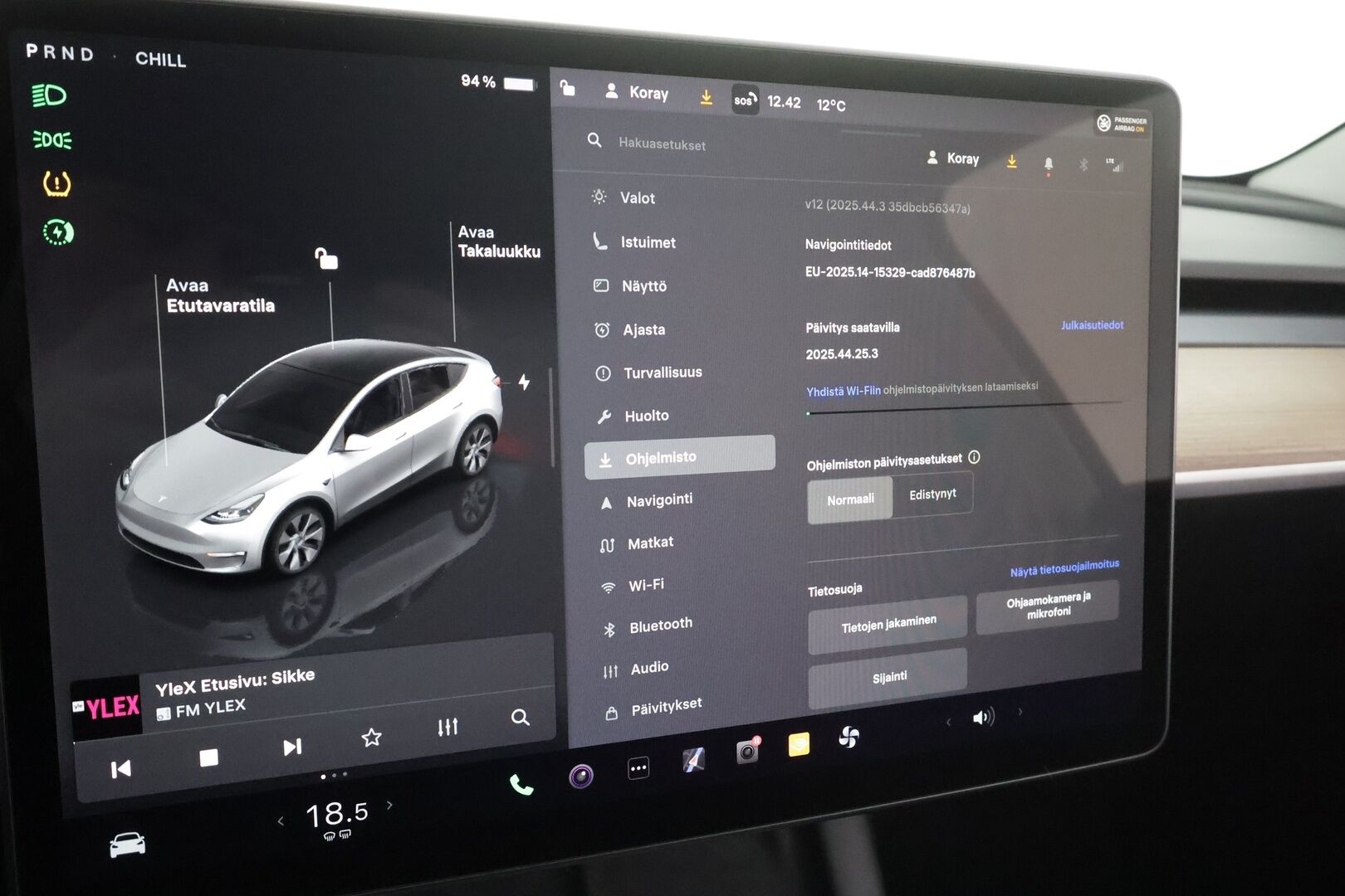 TESLA MODEL Y 2023 Long Range * ILP / ACC / Lasikatto / Matrix-LED / P.Kamera / Muistipenkki / Premium Audio / Navi / Keyless * - 2x Latauskaapelit