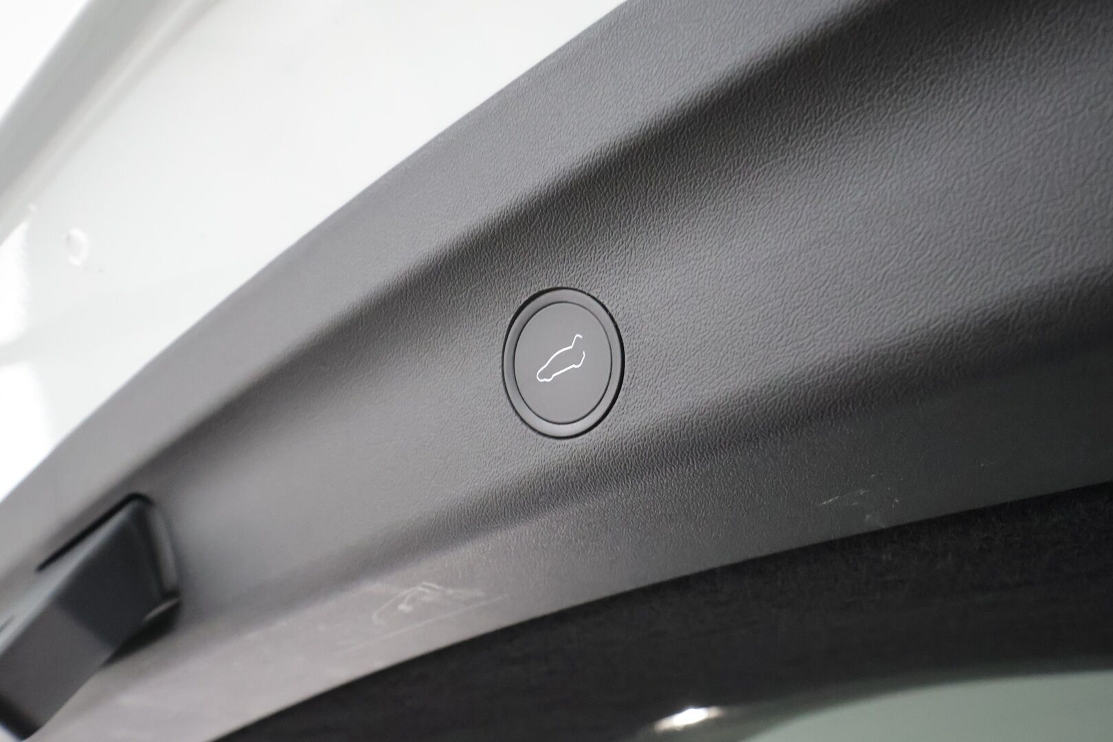 TESLA MODEL Y 2023 Long Range * ILP / ACC / Lasikatto / Matrix-LED / P.Kamera / Muistipenkki / Premium Audio / Navi / Keyless * - 2x Latauskaapelit