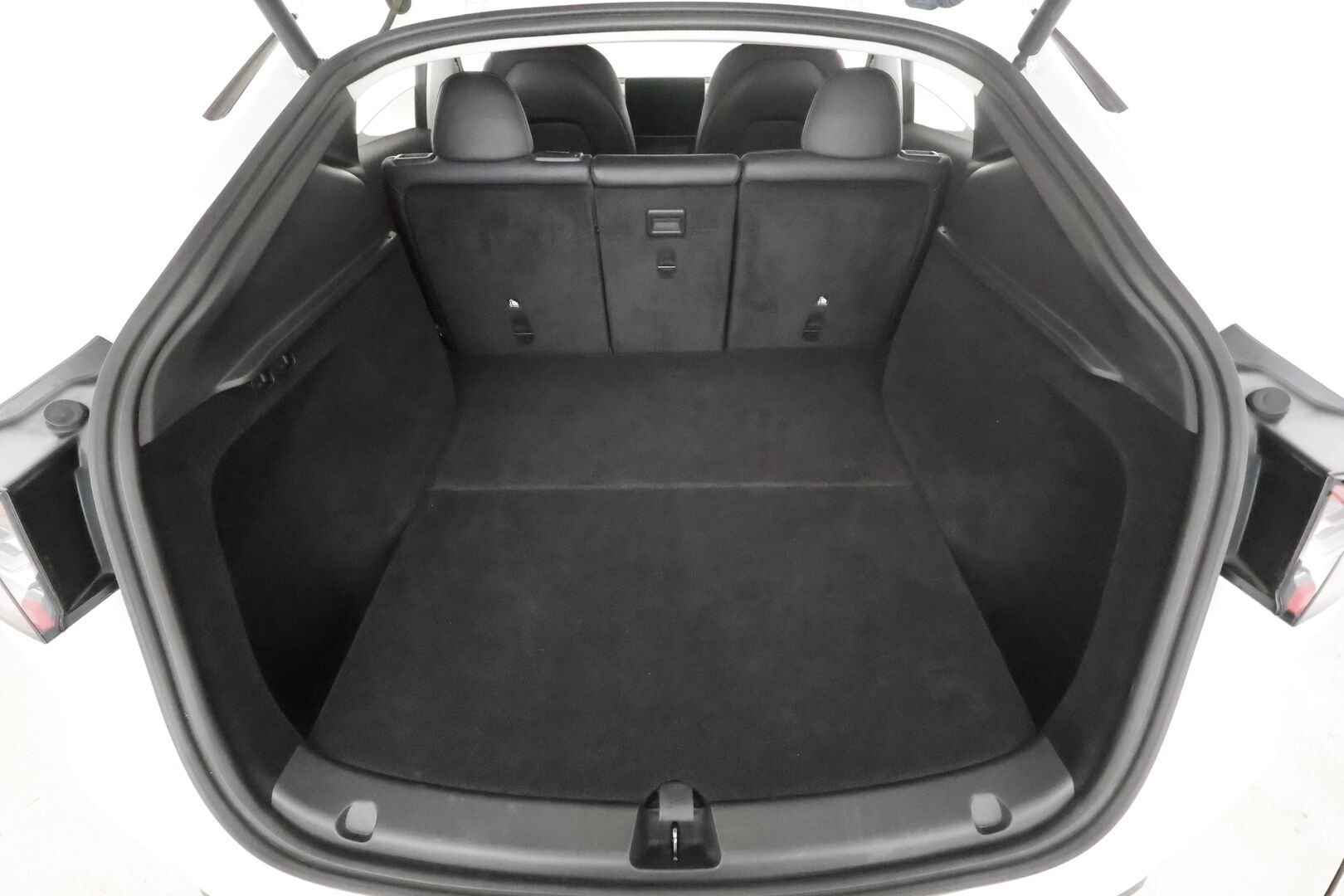 TESLA MODEL Y 2023 Long Range * ILP / ACC / Lasikatto / Matrix-LED / P.Kamera / Muistipenkki / Premium Audio / Navi / Keyless * - 2x Latauskaapelit