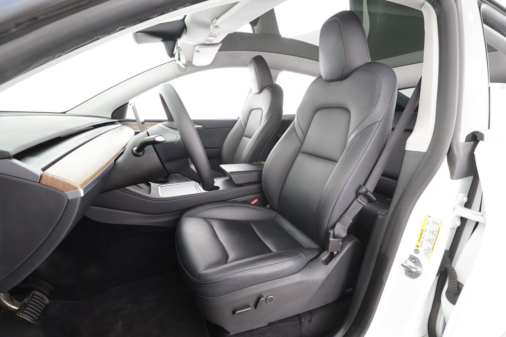 TESLA MODEL Y 2023 Long Range * ILP / ACC / Lasikatto / Matrix-LED / P.Kamera / Muistipenkki / Premium Audio / Navi / Keyless * - 2x Latauskaapelit