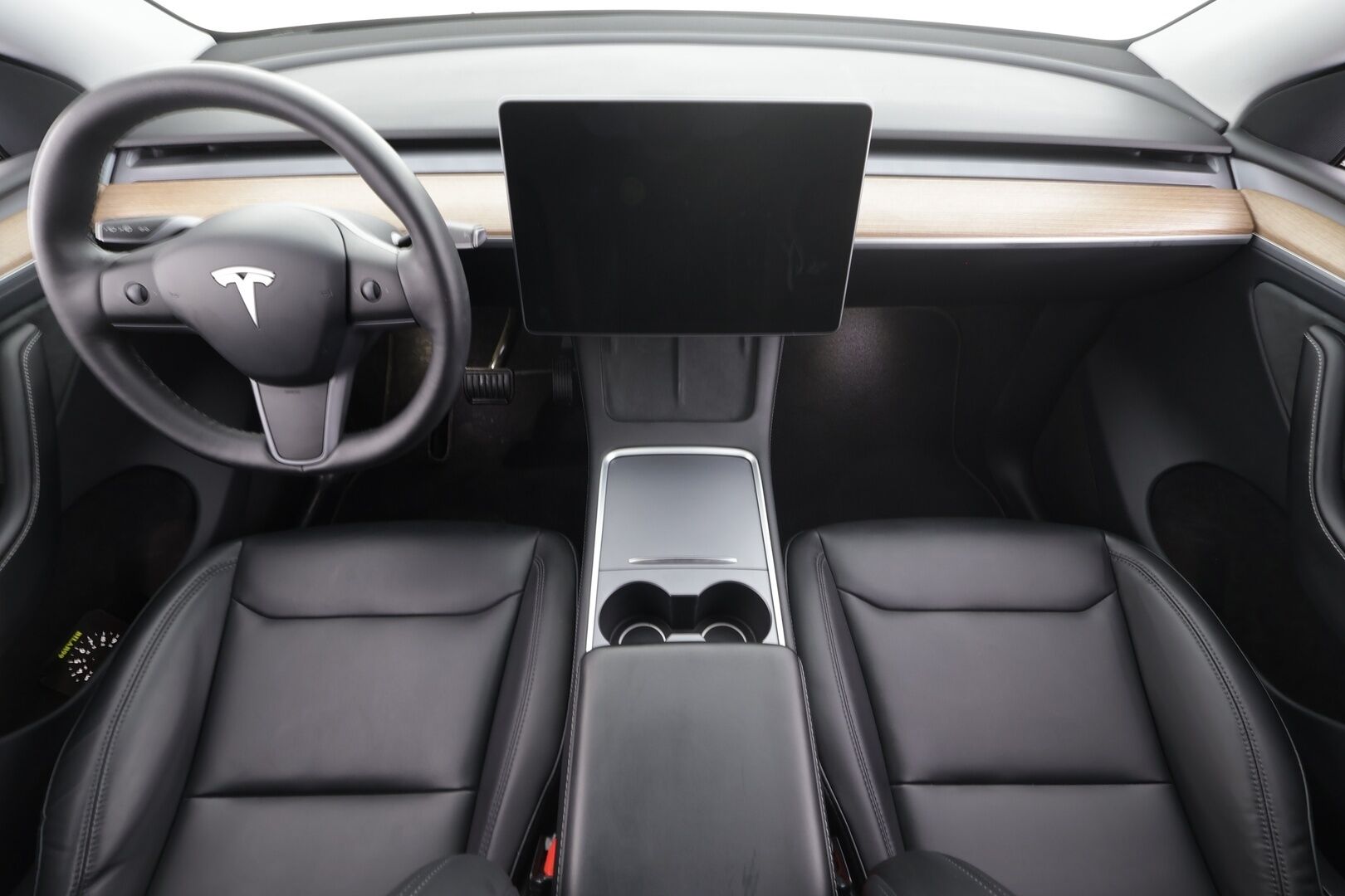 TESLA MODEL Y 2023 Long Range * ILP / ACC / Lasikatto / Matrix-LED / P.Kamera / Muistipenkki / Premium Audio / Navi / Keyless * - 2x Latauskaapelit