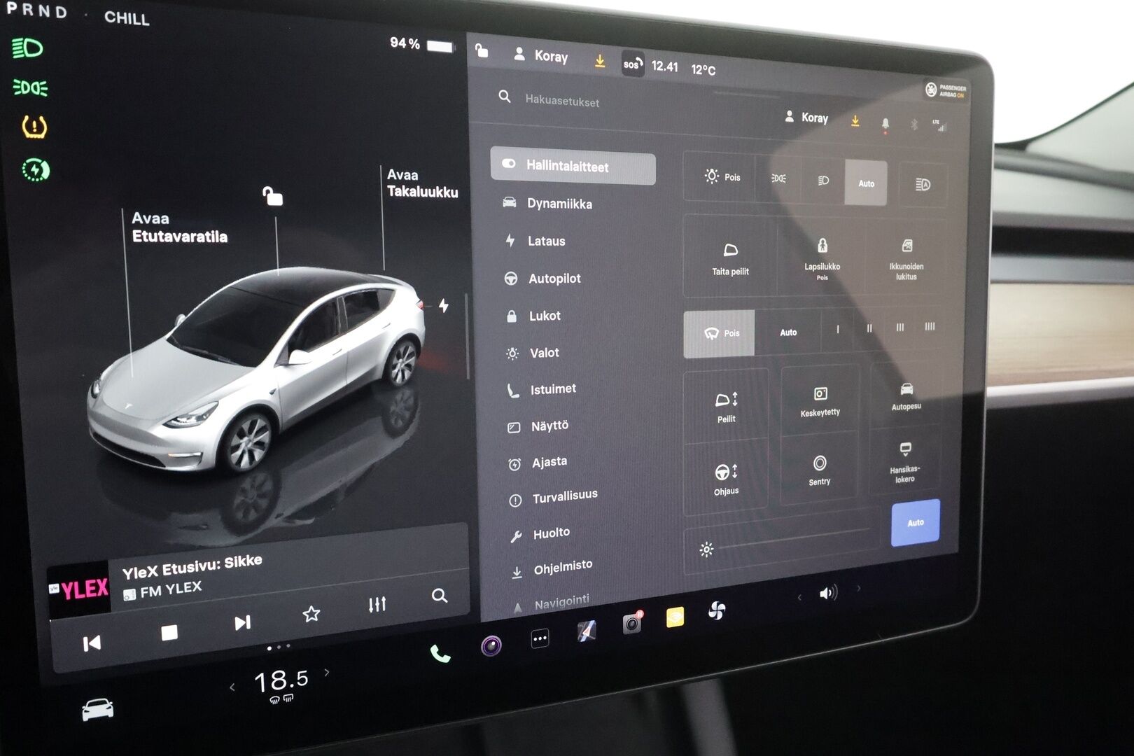 TESLA MODEL Y 2023 Long Range * ILP / ACC / Lasikatto / Matrix-LED / P.Kamera / Muistipenkki / Premium Audio / Navi / Keyless * - 2x Latauskaapelit