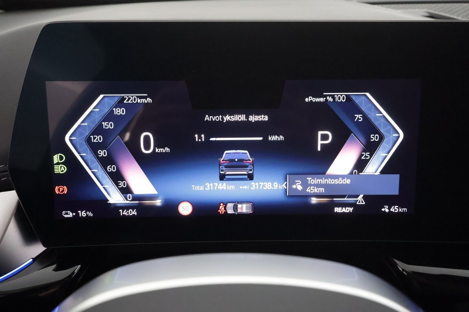 BMW IX1 2023 30e xDrive xLine * ACC / Widescreen / Lisälämmitin / Ruskeat sporttinahat / Koukku / P.kamera / LED * - Merkkihuollettu  / Akku kuntotarkastettu SoH 97,3% / Kahdet Renkaat