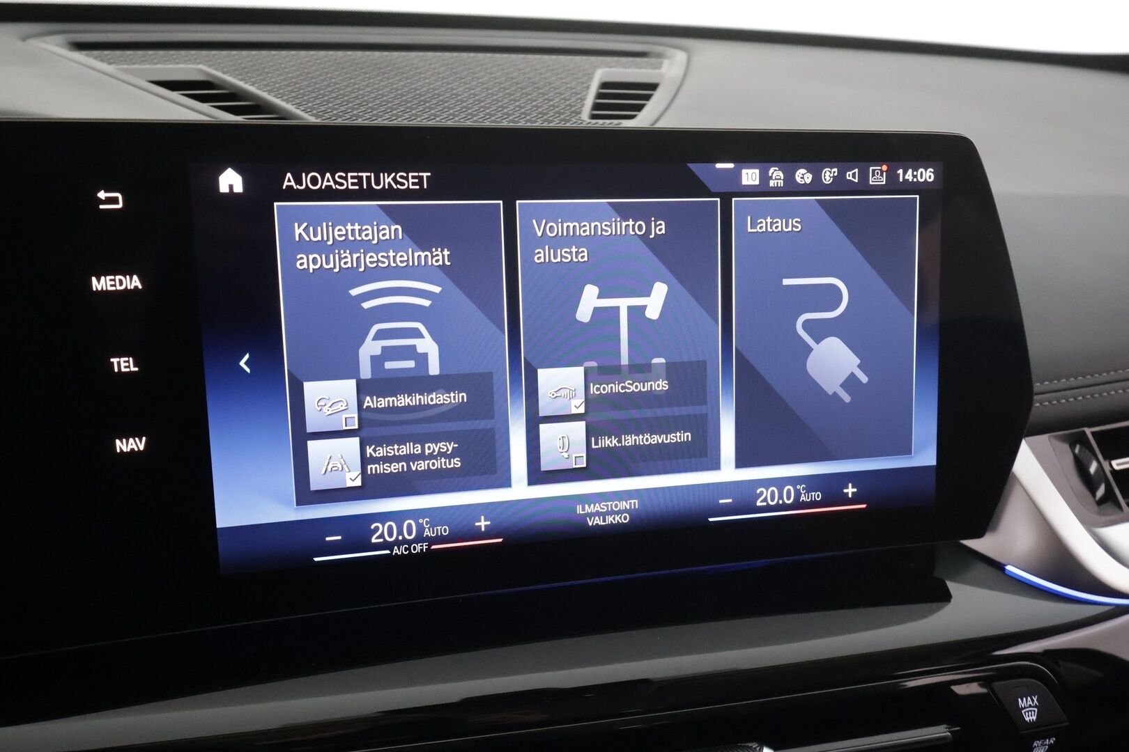 BMW IX1 2023 30e xDrive xLine * ACC / Widescreen / Lisälämmitin / Ruskeat sporttinahat / Koukku / P.kamera / LED * - Merkkihuollettu  / Akku kuntotarkastettu SoH 97,3% / Kahdet Renkaat