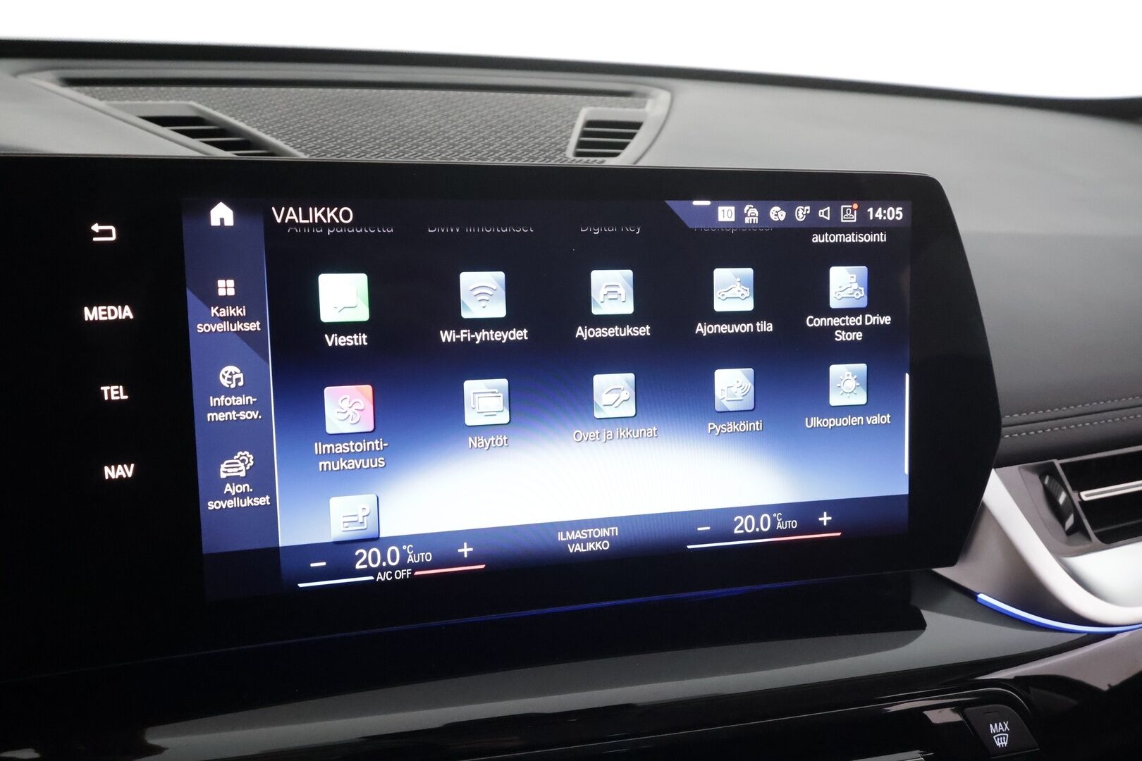 BMW IX1 2023 30e xDrive xLine * ACC / Widescreen / Lisälämmitin / Ruskeat sporttinahat / Koukku / P.kamera / LED * - Merkkihuollettu  / Akku kuntotarkastettu SoH 97,3% / Kahdet Renkaat