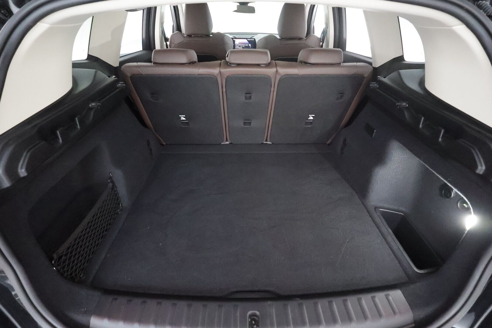 BMW IX1 2023 30e xDrive xLine * ACC / Widescreen / Lisälämmitin / Ruskeat sporttinahat / Koukku / P.kamera / LED * - Merkkihuollettu  / Akku kuntotarkastettu SoH 97,3% / Kahdet Renkaat