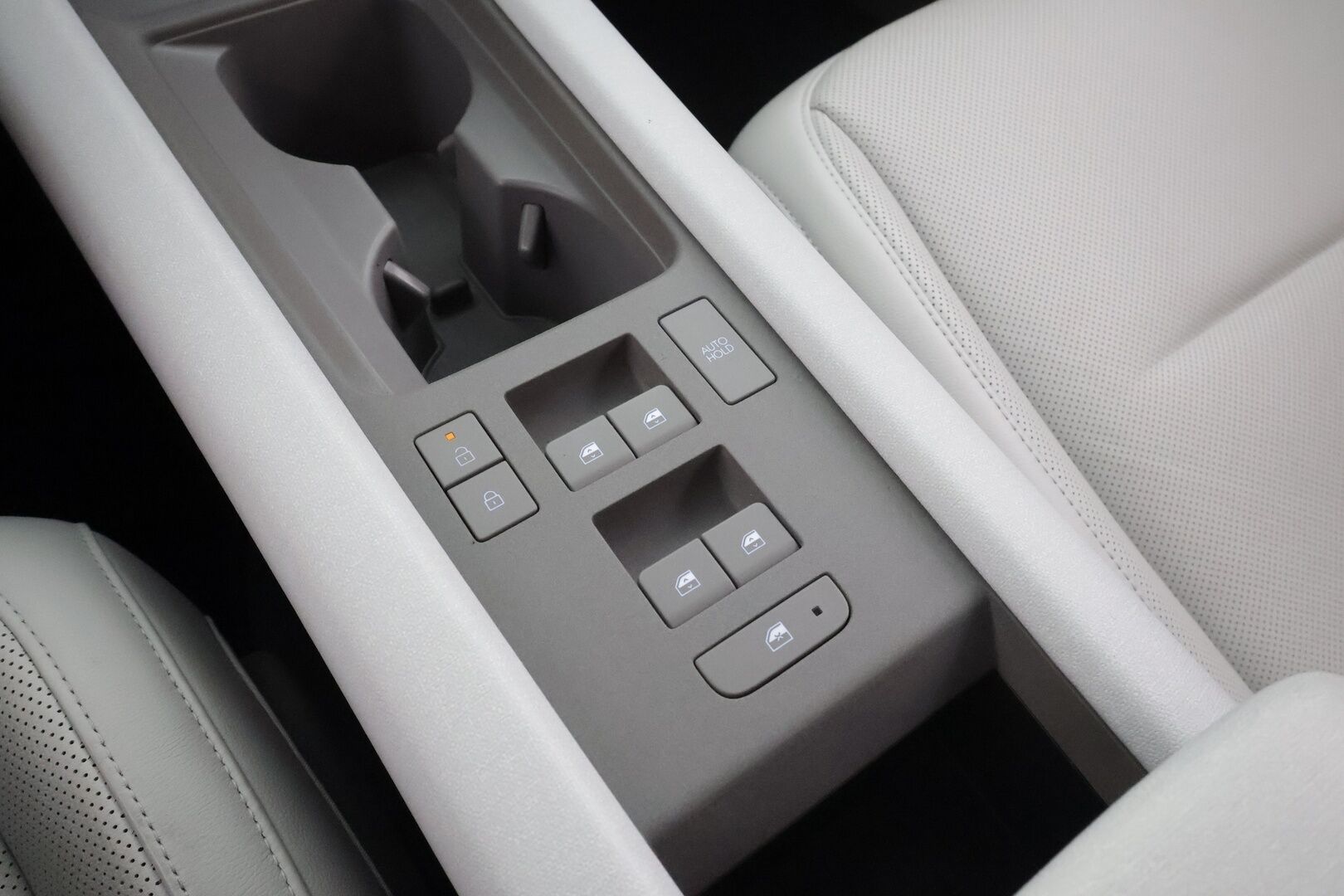 HYUNDAI IONIQ 6 2023 77 kWh 325 hv AWD Ultimate * Vetokoukku / HUD / Digipeilit / Bose / Kattoluukku / Sähköpenkit / 360 Kamera *