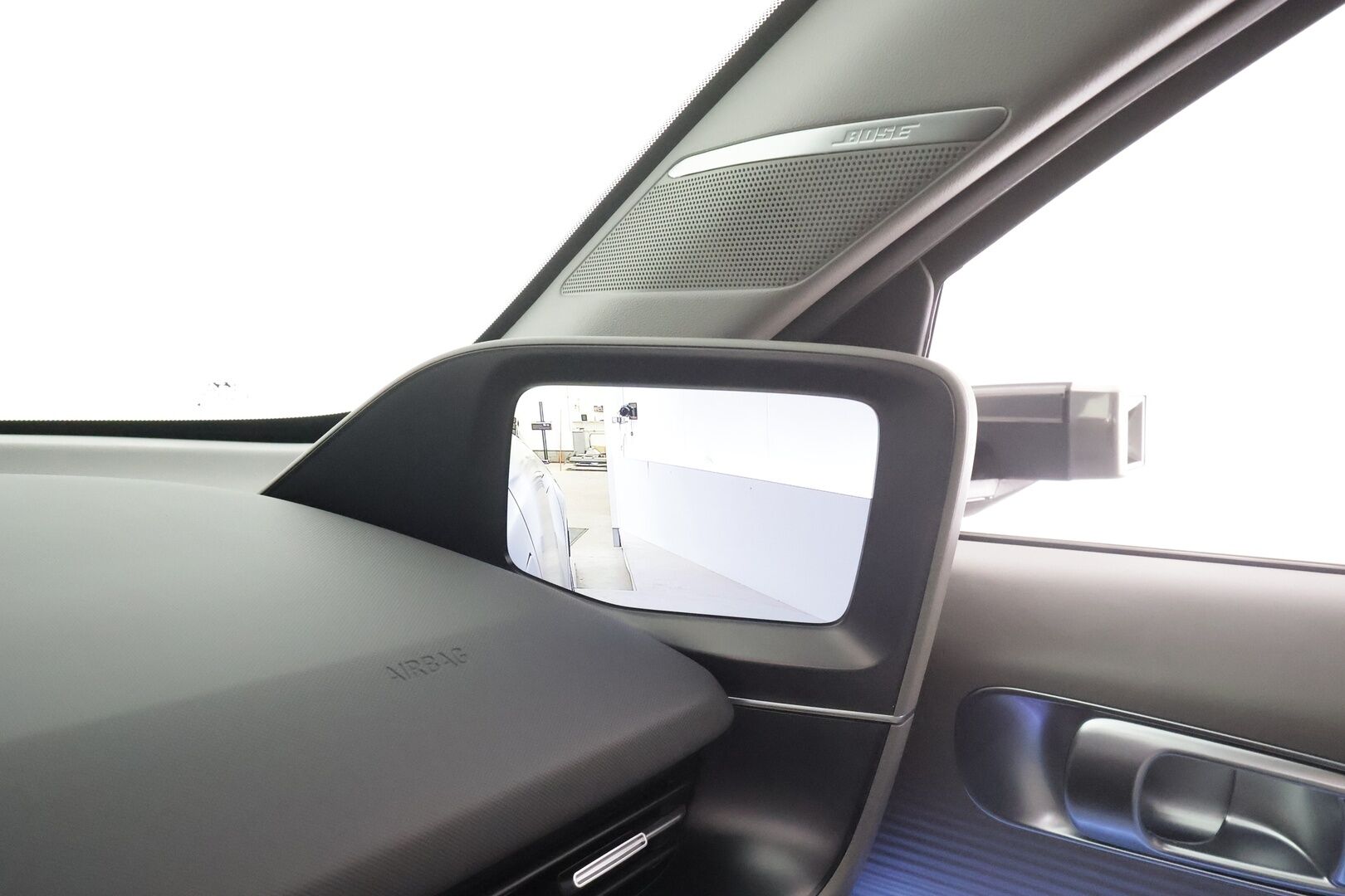 HYUNDAI IONIQ 6 2023 77 kWh 325 hv AWD Ultimate * Vetokoukku / HUD / Digipeilit / Bose / Kattoluukku / Sähköpenkit / 360 Kamera *