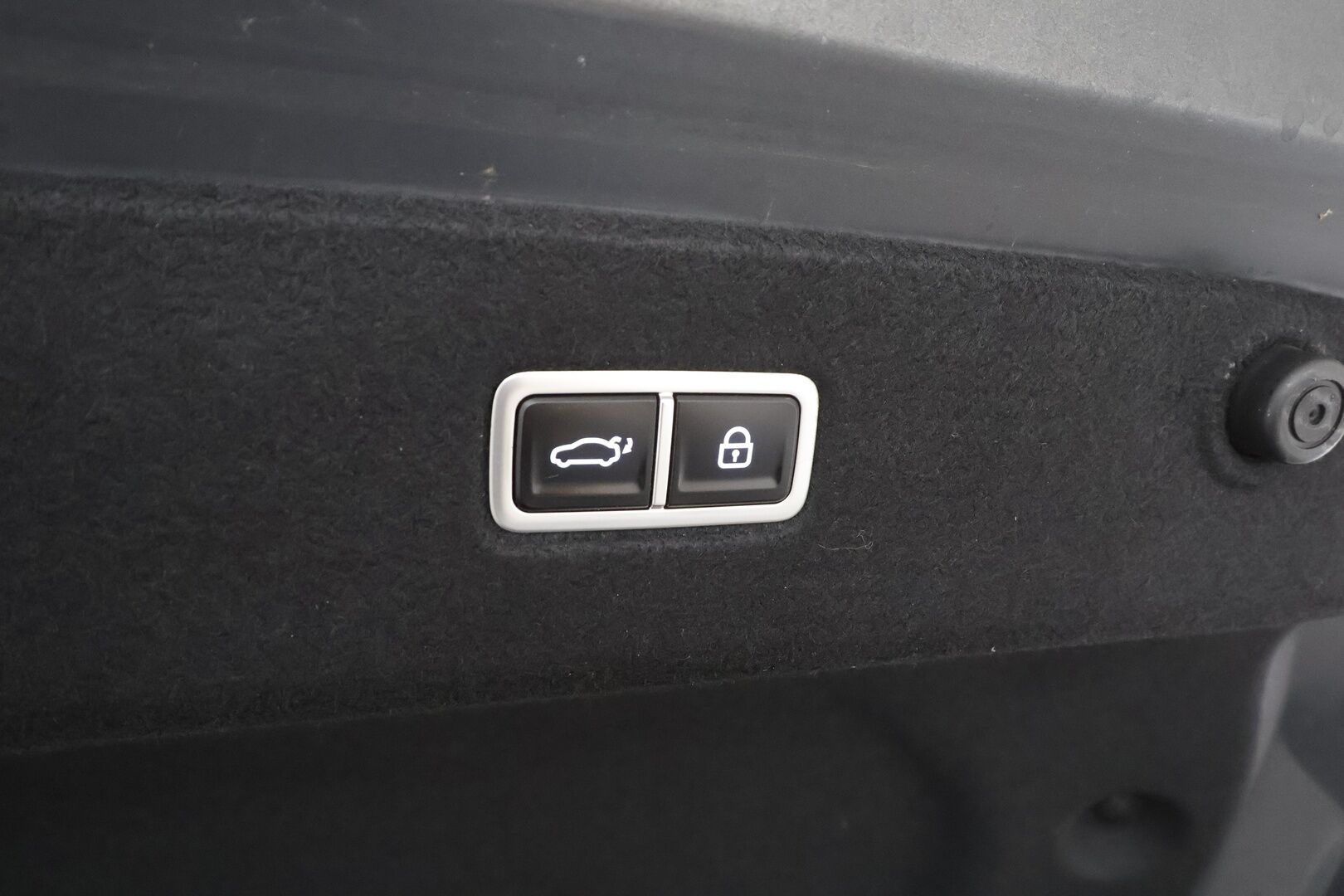 HYUNDAI IONIQ 6 2023 77 kWh 325 hv AWD Ultimate * Vetokoukku / HUD / Digipeilit / Bose / Kattoluukku / Sähköpenkit / 360 Kamera *