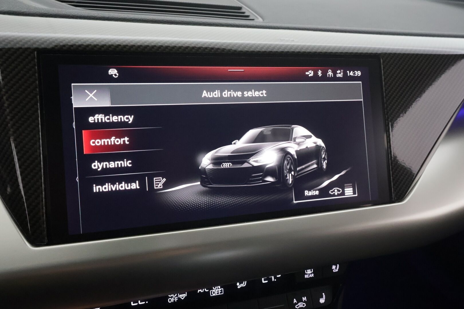 AUDI E-TRON GT RS 2022 quattro * Bang & Olufsen / Hierovat ja Ilmastoidut Sporttipenkit Muistilla / ACC / Matrix LED / ILP / Nelipyöräohjaus / Ilma-Alusta - Akku kuntotarkastettu / 2x Latauskaapelit - HULLUT AVAJAISHULINAT KORKOTARJOUS 3,29 %