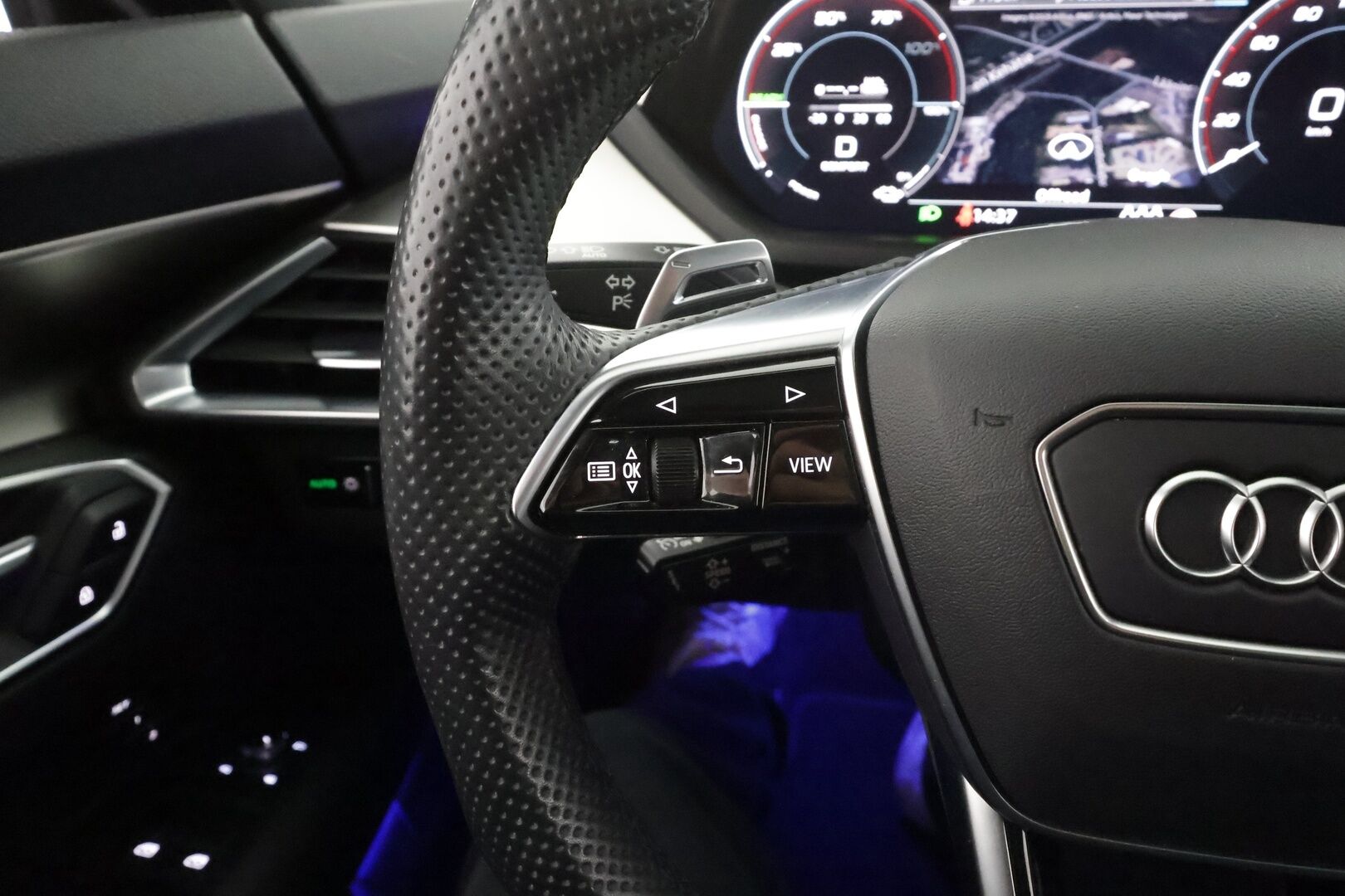 AUDI E-TRON GT RS 2022 quattro * Bang & Olufsen / Hierovat ja Ilmastoidut Sporttipenkit Muistilla / ACC / Matrix LED / ILP / Nelipyöräohjaus / Ilma-Alusta - Akku kuntotarkastettu / 2x Latauskaapelit - HULLUT AVAJAISHULINAT KORKOTARJOUS 3,29 %