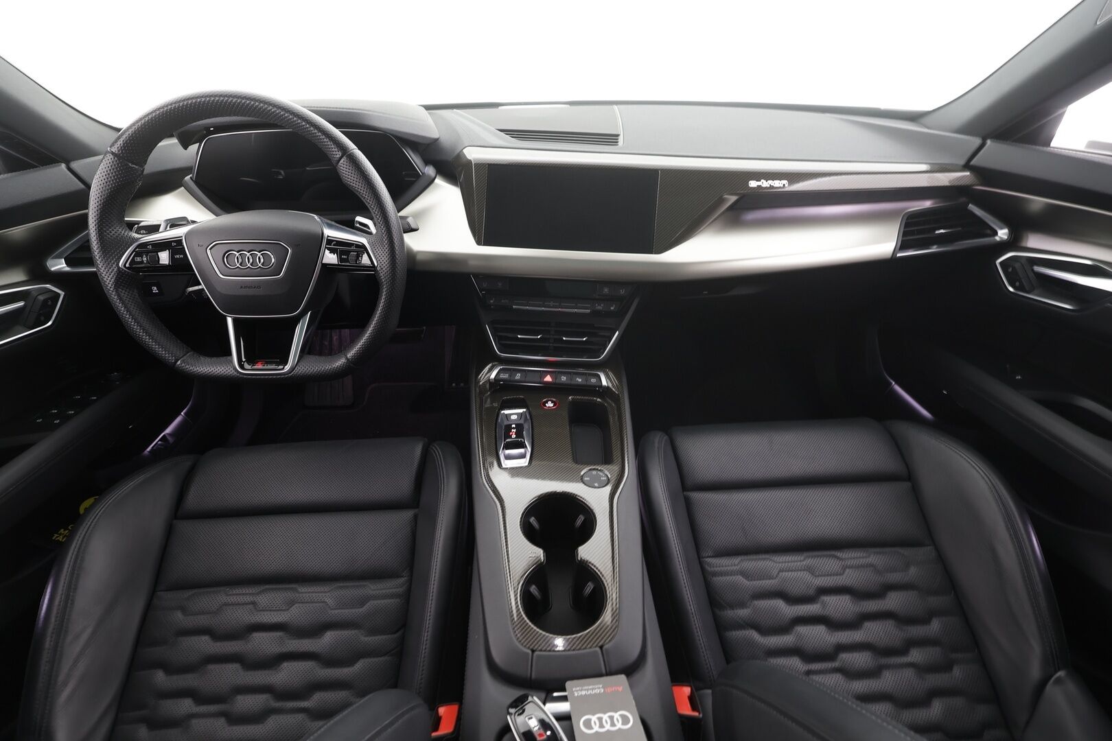 AUDI E-TRON GT RS 2022 quattro * Bang & Olufsen / Hierovat ja Ilmastoidut Sporttipenkit Muistilla / ACC / Matrix LED / ILP / Nelipyöräohjaus / Ilma-Alusta - Akku kuntotarkastettu / 2x Latauskaapelit - HULLUT AVAJAISHULINAT KORKOTARJOUS 3,29 %