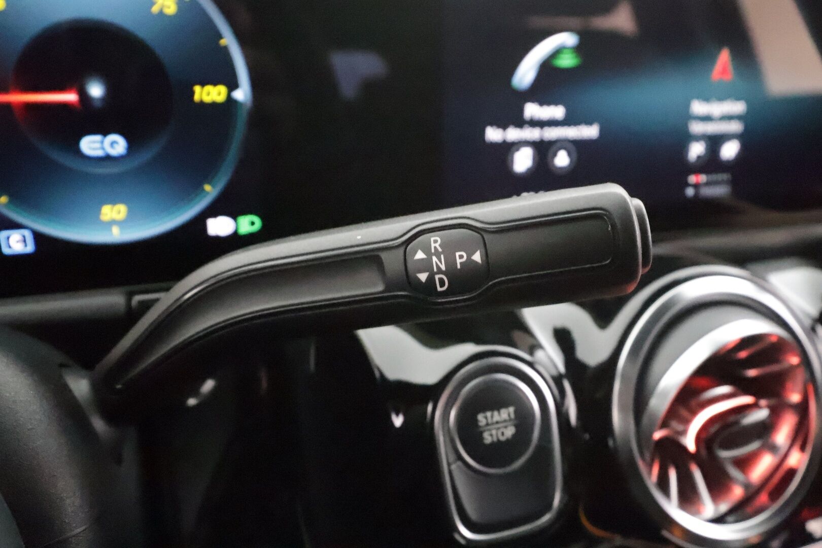 MERCEDES-BENZ EQA 2023 300 4Matic * Distronic+ / P.kamera / LED / Koukku / Puolinahat / Sähköluukku / Navi * - Akku kuntotarkastettu 