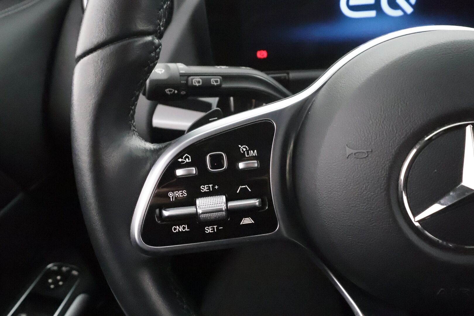 MERCEDES-BENZ EQA 2023 300 4Matic * Distronic+ / P.kamera / LED / Koukku / Puolinahat / Sähköluukku / Navi * - Akku kuntotarkastettu 