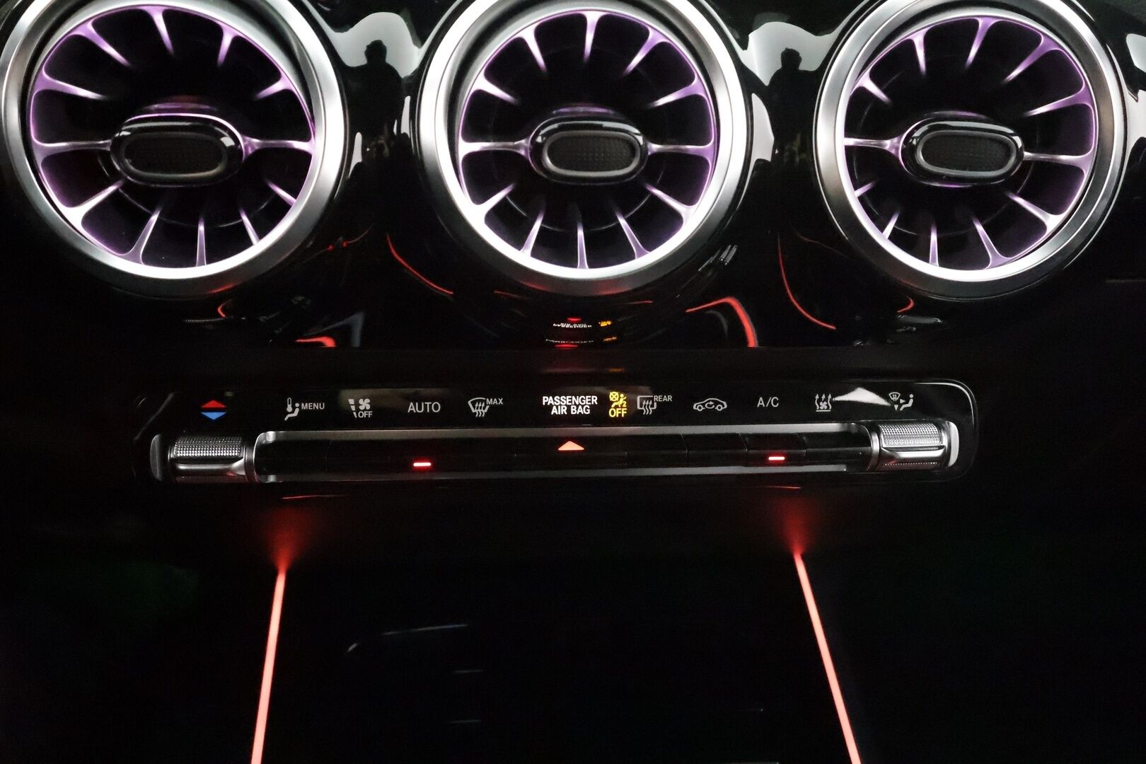 MERCEDES-BENZ EQA 2023 300 4Matic * Distronic+ / P.kamera / LED / Koukku / Puolinahat / Sähköluukku / Navi * - Akku kuntotarkastettu 