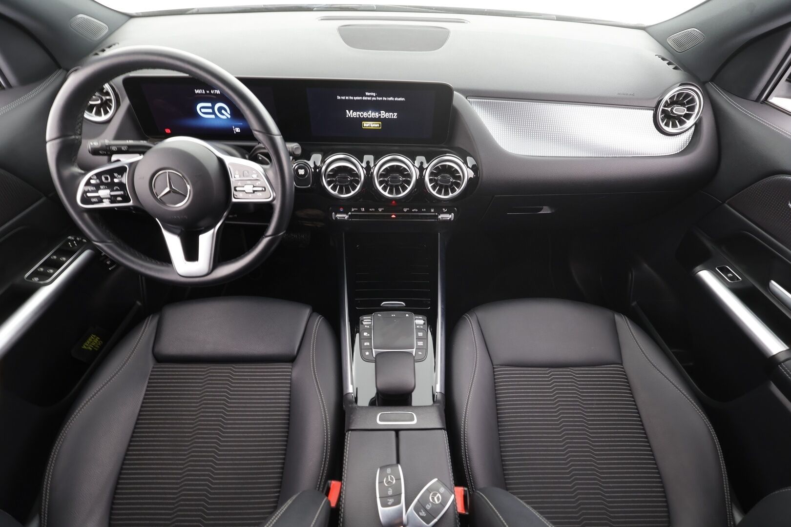 MERCEDES-BENZ EQA 2023 300 4Matic * Distronic+ / P.kamera / LED / Koukku / Puolinahat / Sähköluukku / Navi * - Akku kuntotarkastettu 