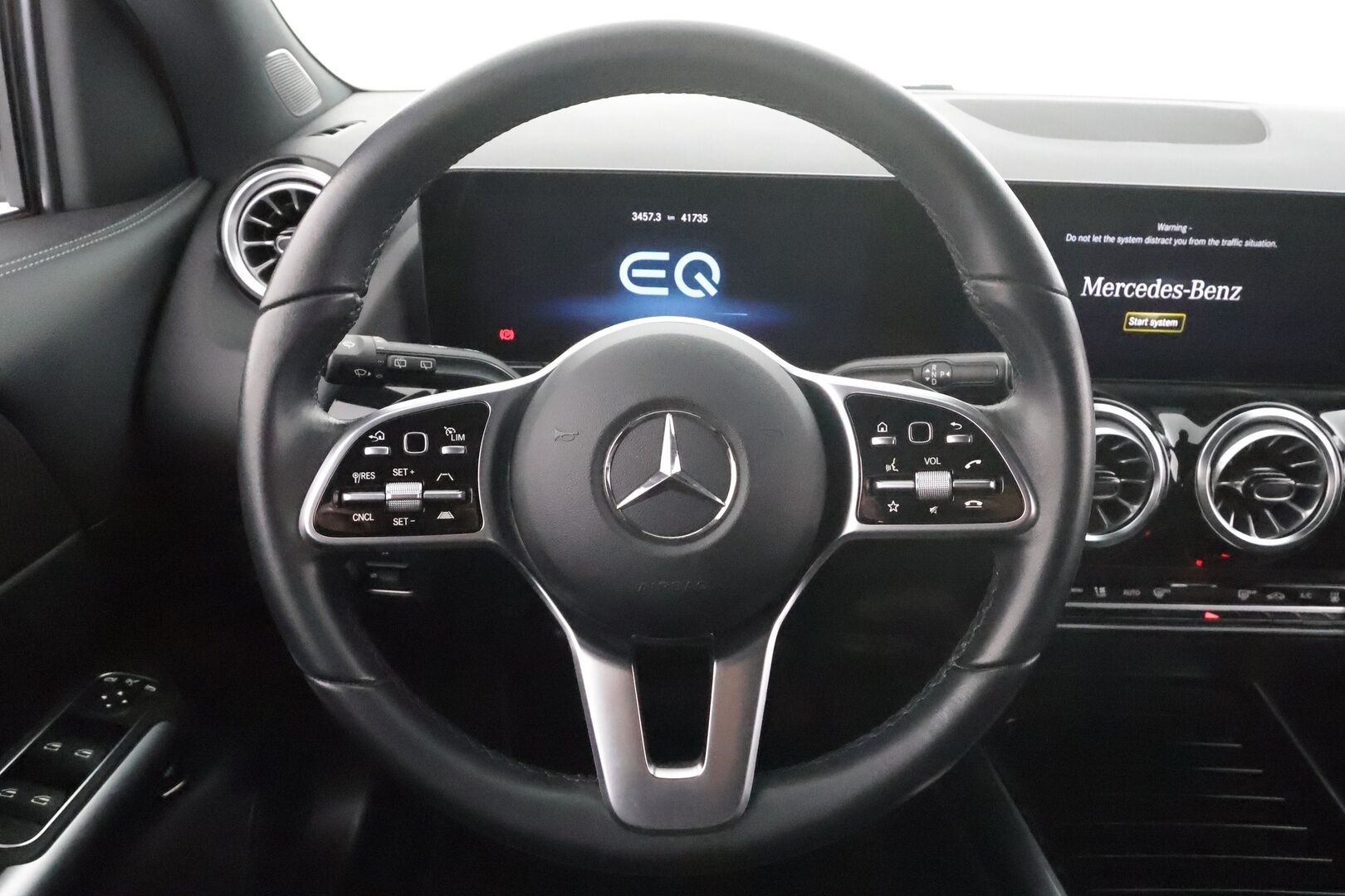 MERCEDES-BENZ EQA 2023 300 4Matic * Distronic+ / P.kamera / LED / Koukku / Puolinahat / Sähköluukku / Navi * - Akku kuntotarkastettu 
