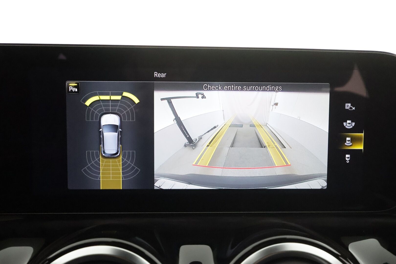 MERCEDES-BENZ EQA 2023 300 4Matic * Distronic+ / P.kamera / LED / Koukku / Puolinahat / Sähköluukku / Navi * - Akku kuntotarkastettu 