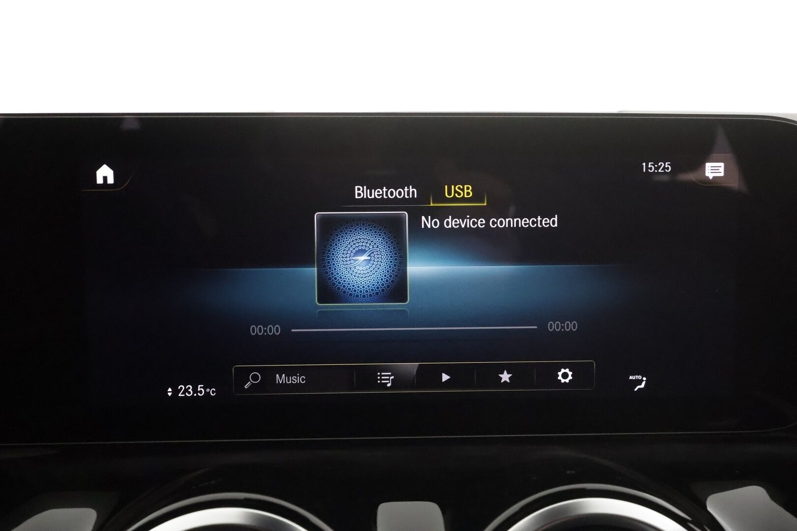 MERCEDES-BENZ EQA 2023 300 4Matic * Distronic+ / P.kamera / LED / Koukku / Puolinahat / Sähköluukku / Navi * - Akku kuntotarkastettu 