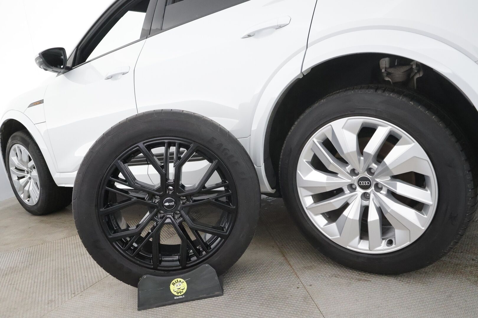 AUDI E-TRON 2023 Sportback S quattro * Lämpöpumppu / Vetokoukku / Adapt.Vakkari / Matrix LED / Sporttipenkit / 360-Kamera / 4-alue Ilmastointi - Merkkihuollettu / Akku kuntotarkastettu / Kahdet Renkaat - HULLUT AVAJAISHULINAT KORKOTARJOUS 3,29 %