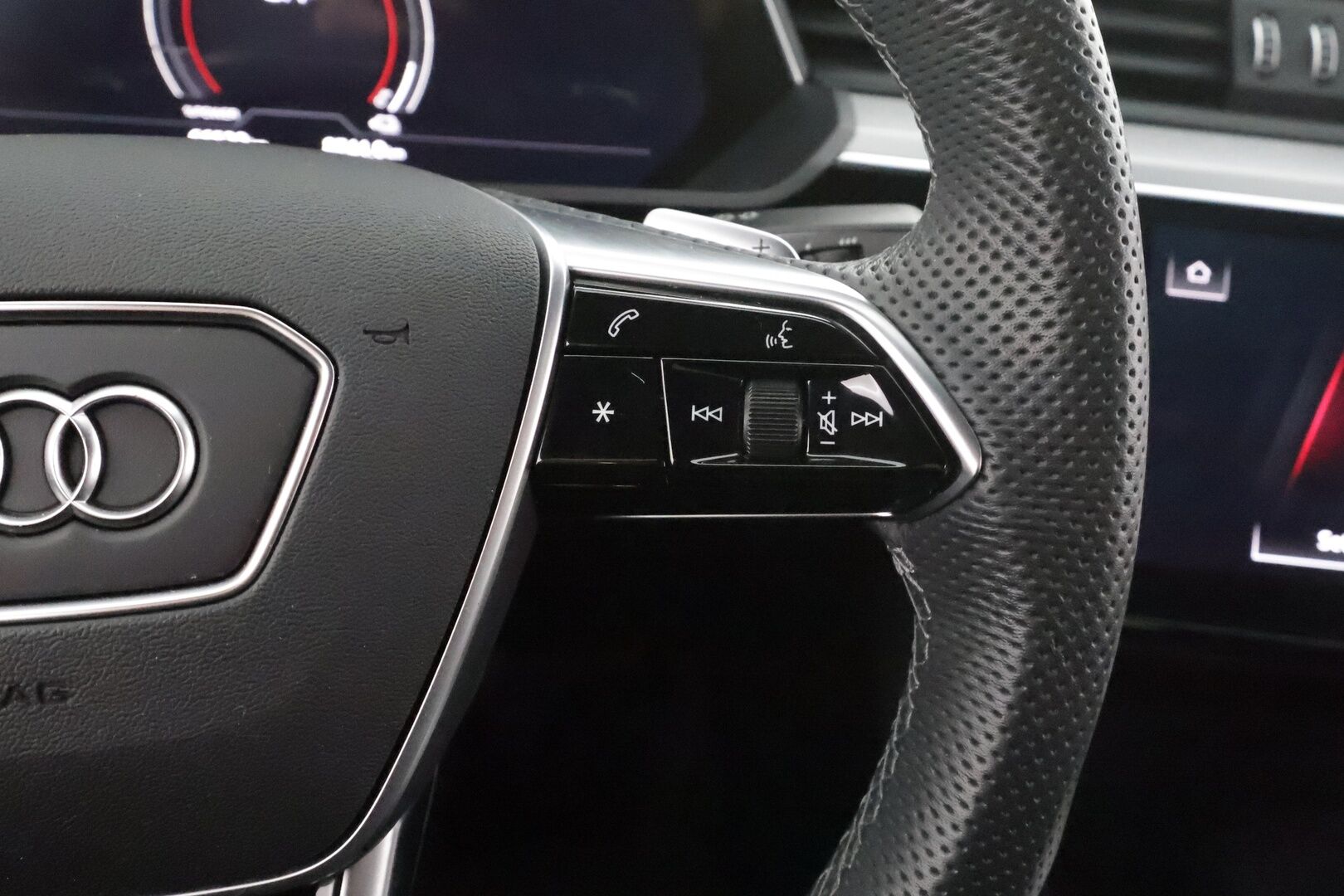 AUDI E-TRON 2023 S 370kW Sportback quattro - | Vetokoukku | Adapt.Vakkari | Matrix LED | Sporttipenkit | 360-Kamera | 4-alue Ilmastointi |