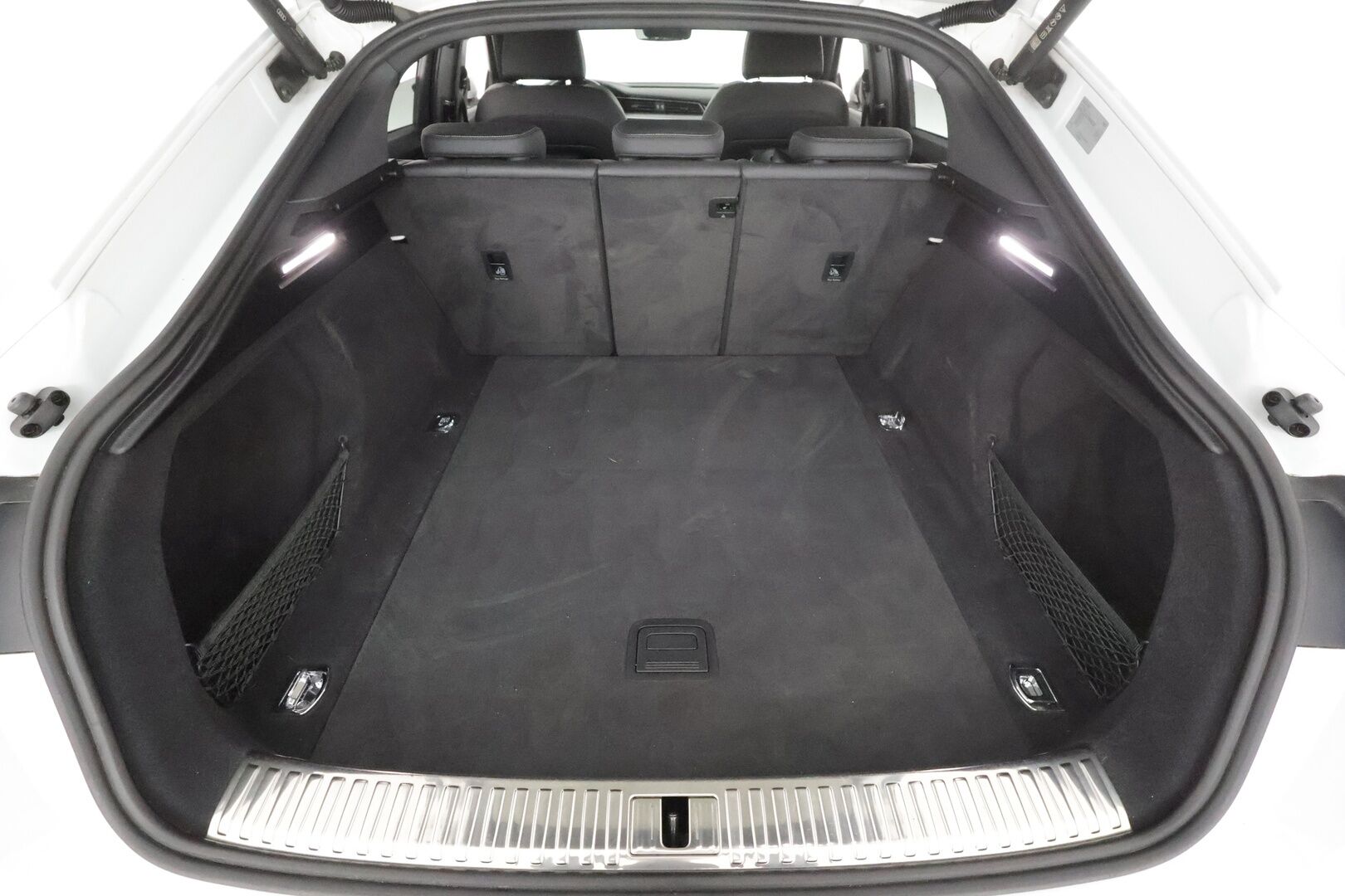 AUDI E-TRON 2023 S Sportback 370kW * ACC / ILP / Koukku / Muistipenkki / 360-Kamera / Matrix-LED / Sporttipenkit / 4-Alueinen  * - Merkkihuollettu / Akku kuntotarkastettu / Kahdet Renkaat