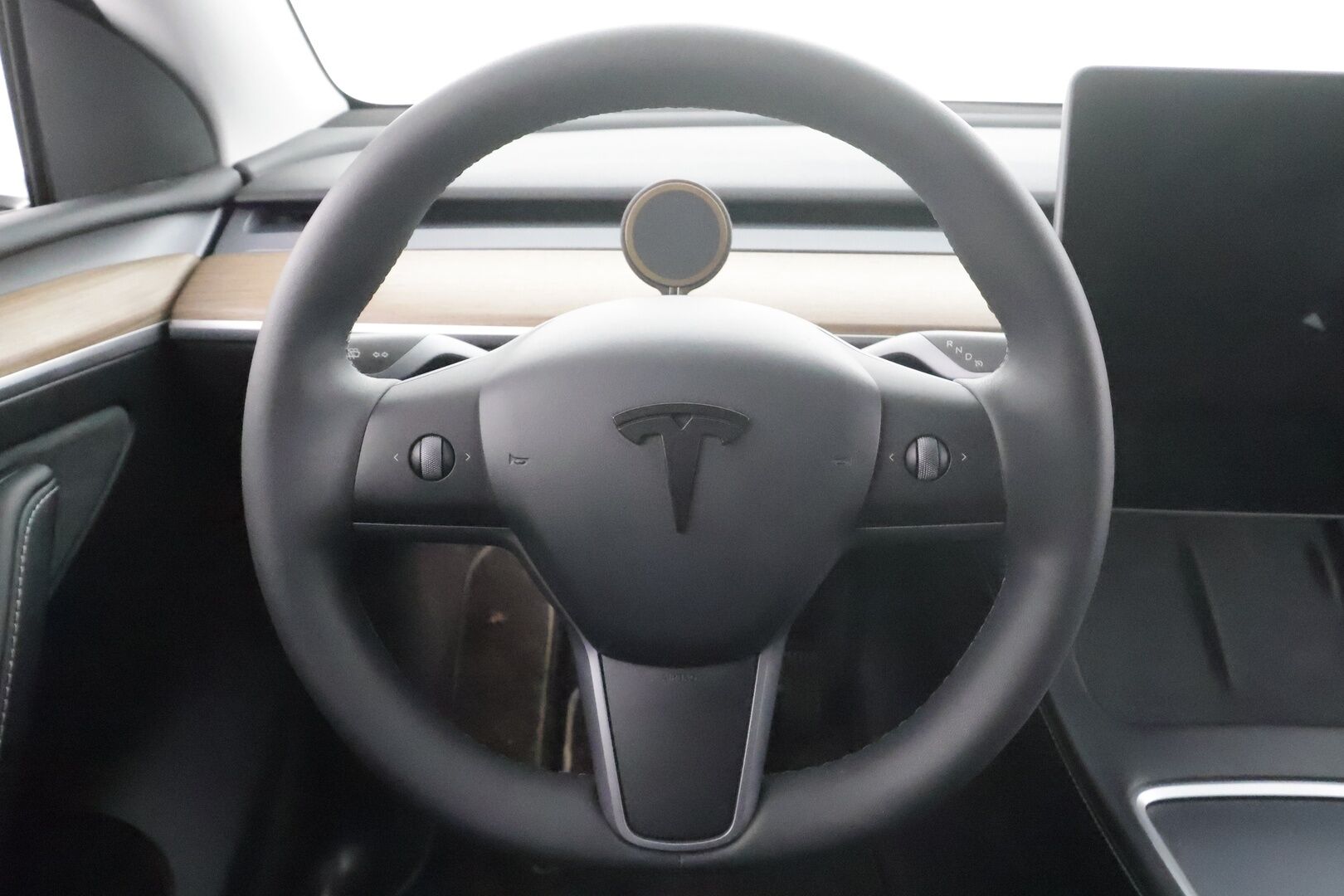 TESLA MODEL Y 2023 Long Range Dual Motor AWD * Premium Audio / Matrix LED / Koukku / ILP / Nahat / Lasikatto / P.kamera *