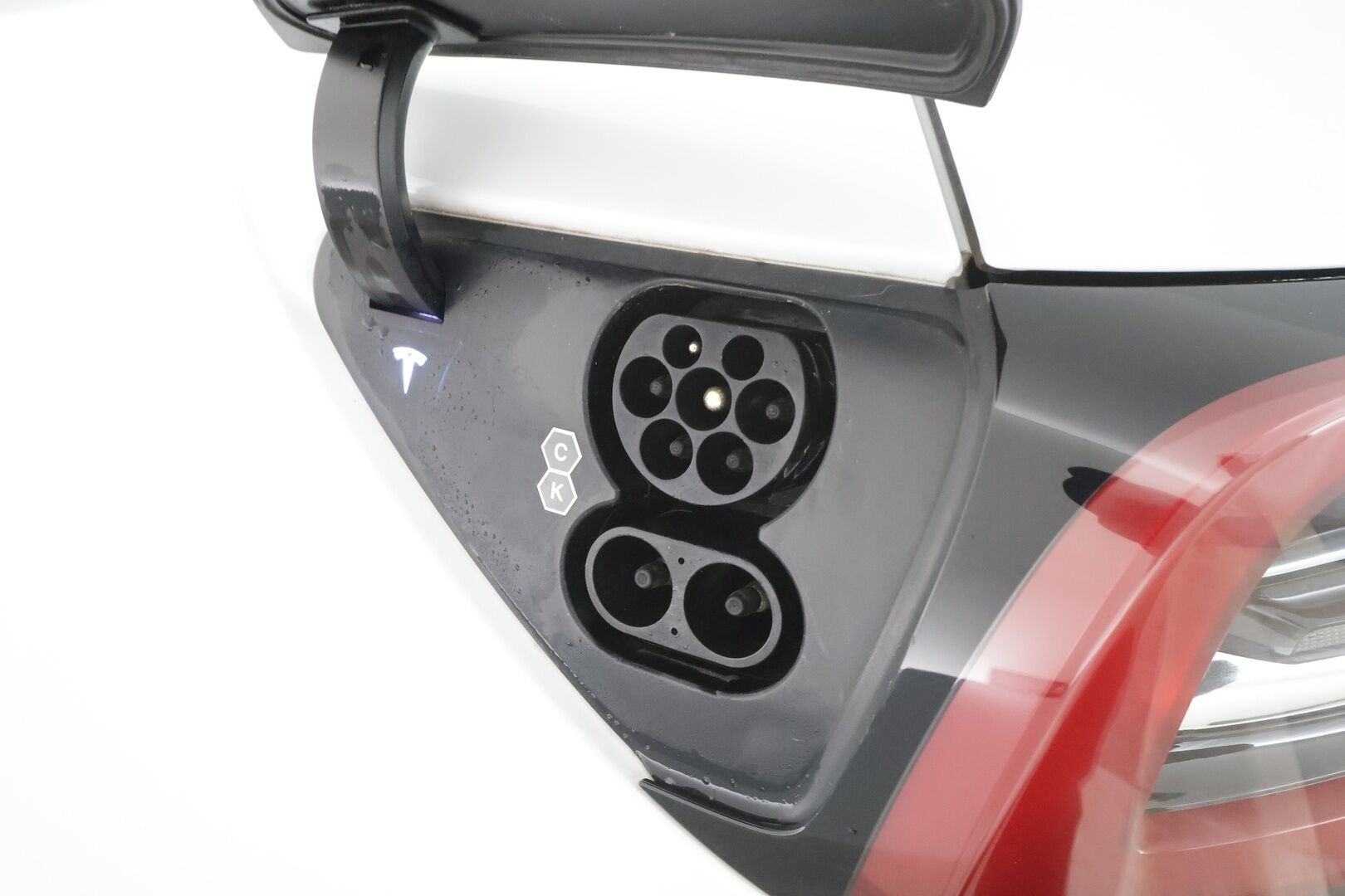 TESLA MODEL Y 2023 Long Range Dual Motor AWD * Premium Audio / Matrix LED / Koukku / ILP / Nahat / Lasikatto / P.kamera *