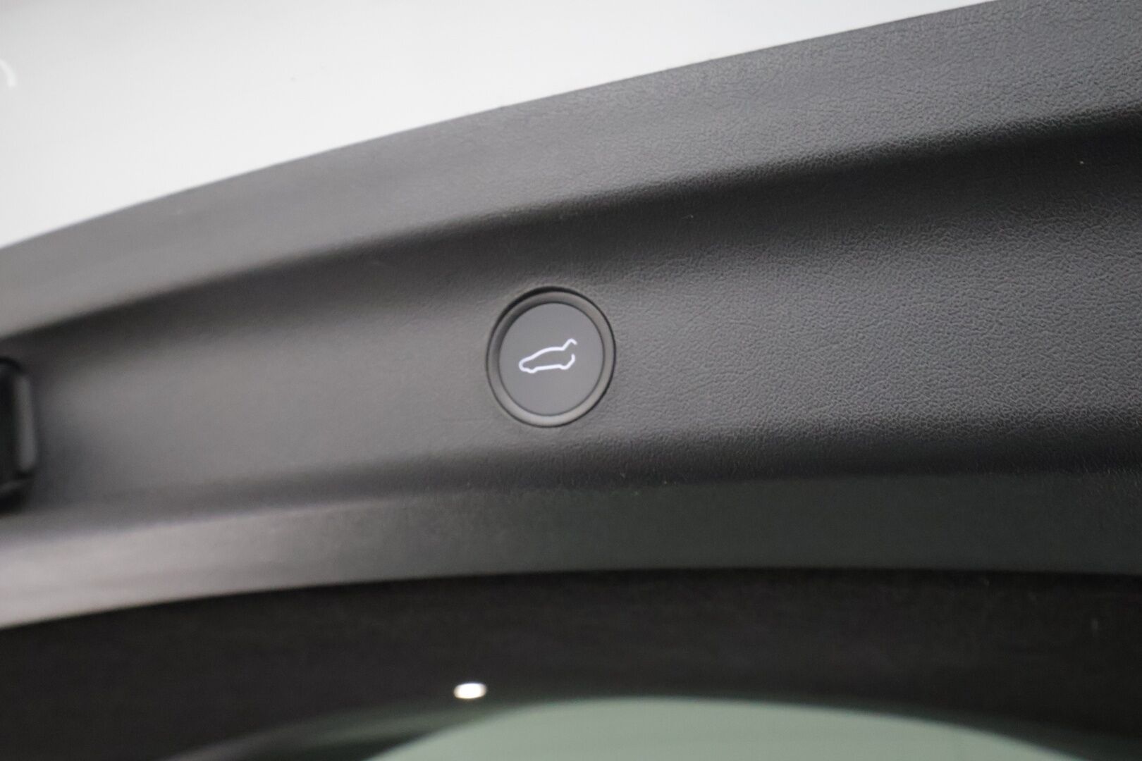 TESLA MODEL Y 2023 Long Range Dual Motor AWD * Premium Audio / Matrix LED / Koukku / ILP / Nahat / Lasikatto / P.kamera *