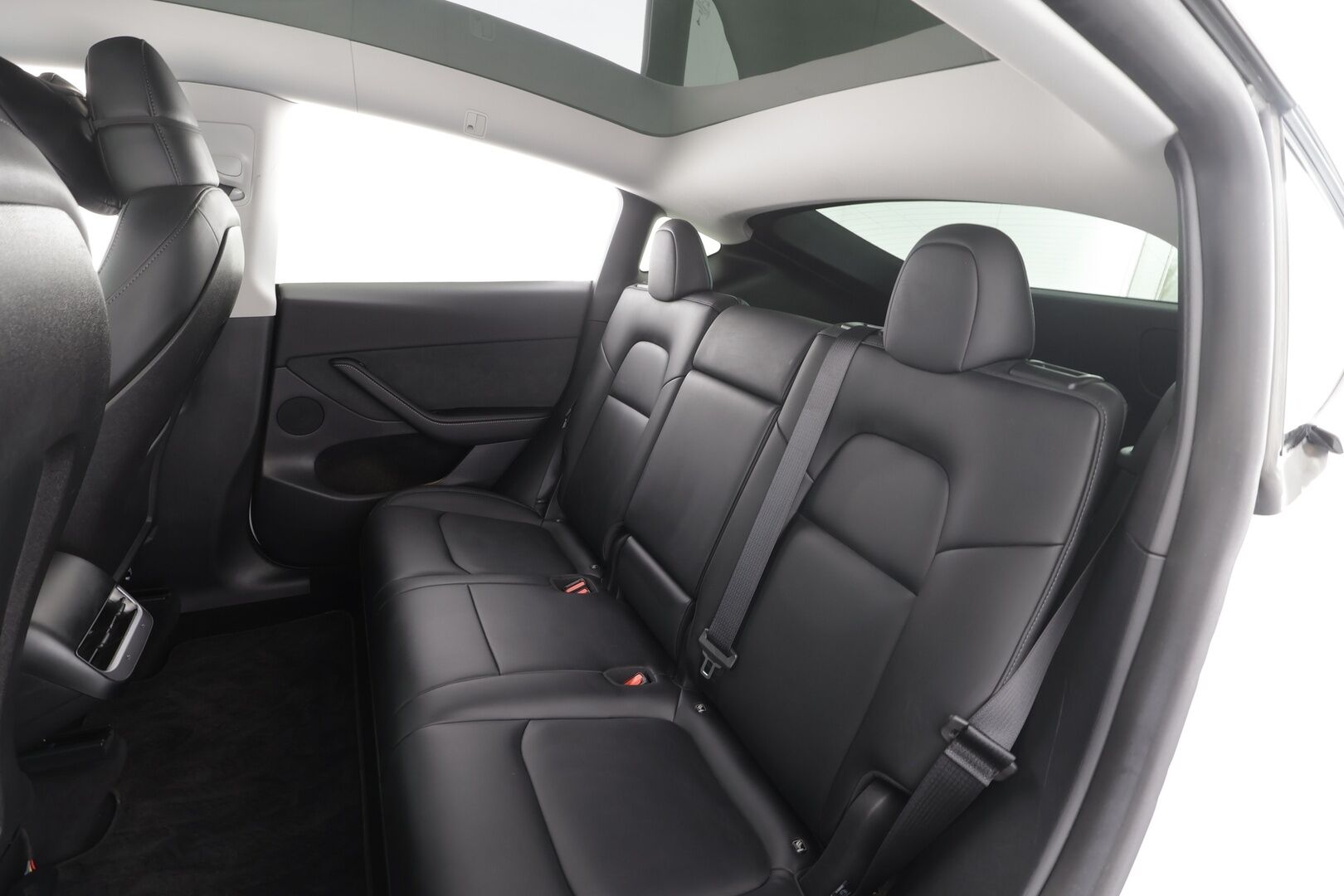 TESLA MODEL Y 2023 Long Range Dual Motor AWD * Premium Audio / Matrix LED / Koukku / ILP / Nahat / Lasikatto / P.kamera *