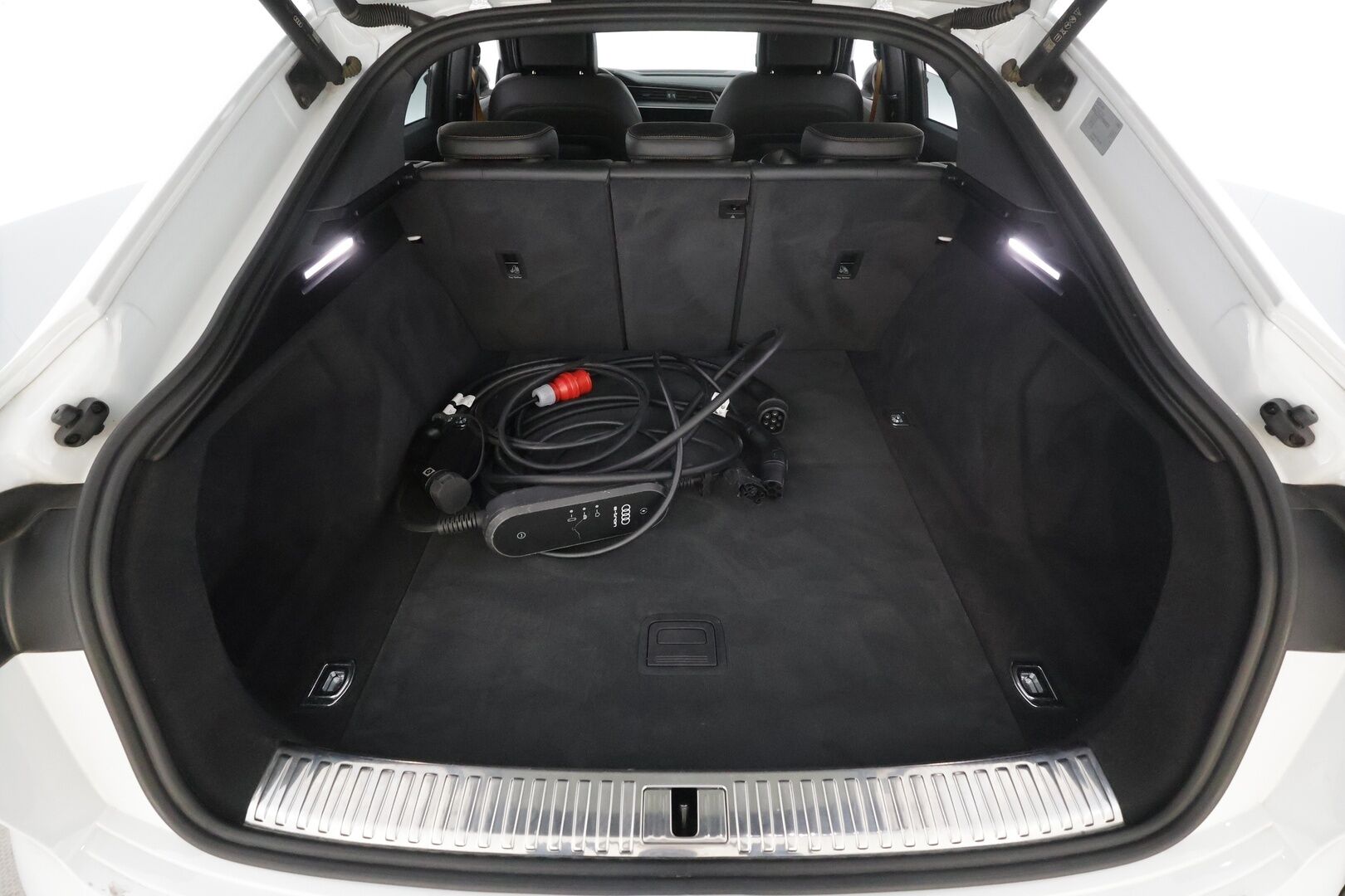 AUDI E-TRON 2023 Sportback S line Black Edition quattro 55 electric 300kW * ACC / 360° / B&O / Muistipenkki / Panorama / Ilma-alusta / Koukku * - Merkkihuollettu / Huippuvarusteet