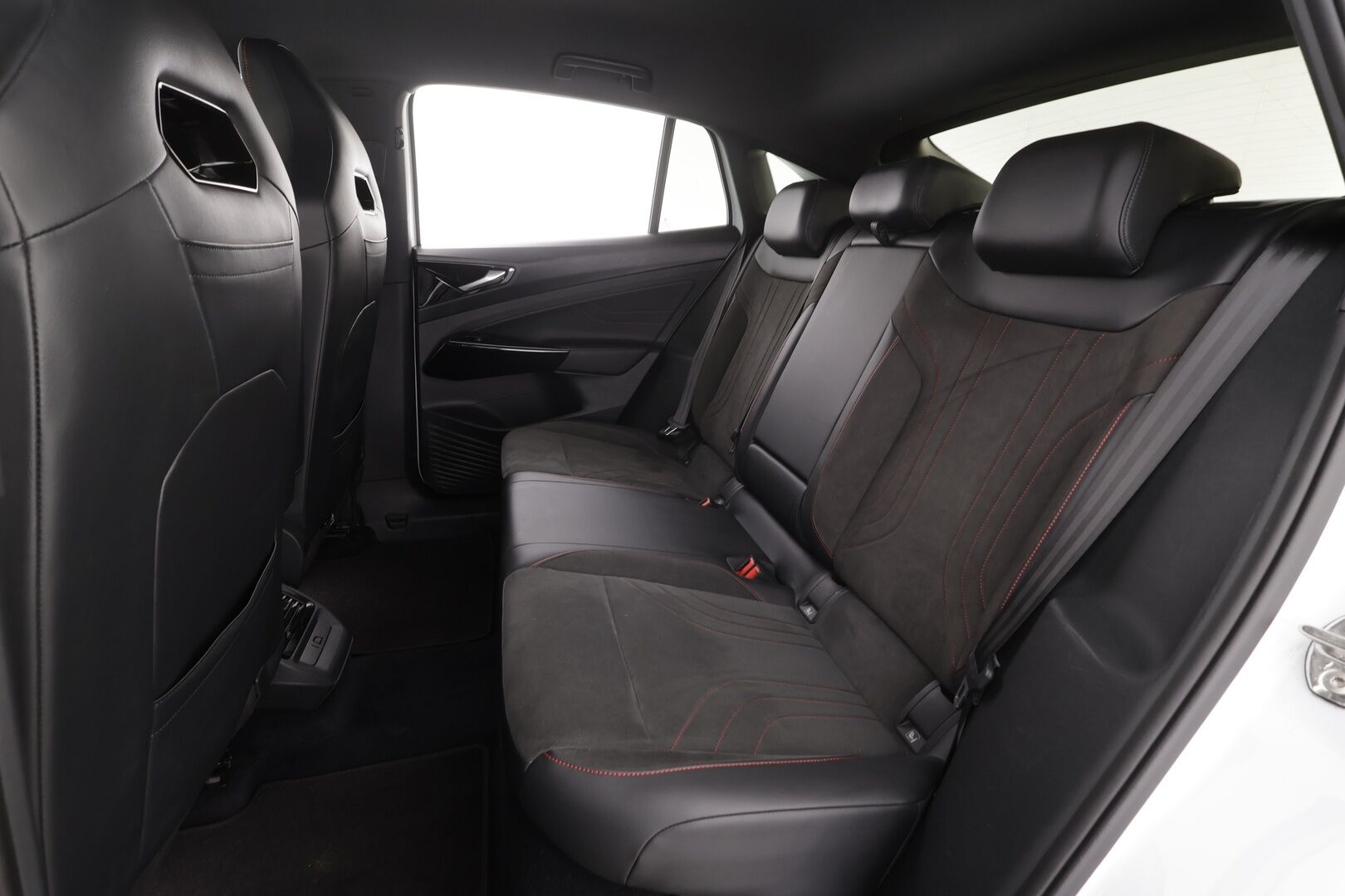 VOLKSWAGEN ID.5 2023 GTX Dual Motor AWD 220kW * ILP / ACC / IQ-Light / Hierovat muistipenkit / P.kamera / Keyless* - Merkkihuollettu / 2xLataus / Kahdet Renkaat