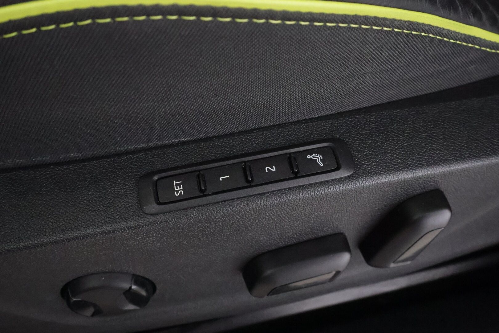 SKODA ENYAQ 2023 RS 4x4 220kW * ACC / HUD / Lasikatto / Matrix LED / Canton / ILP / Muistipenkit / KeylessGo / Hierova penkki *