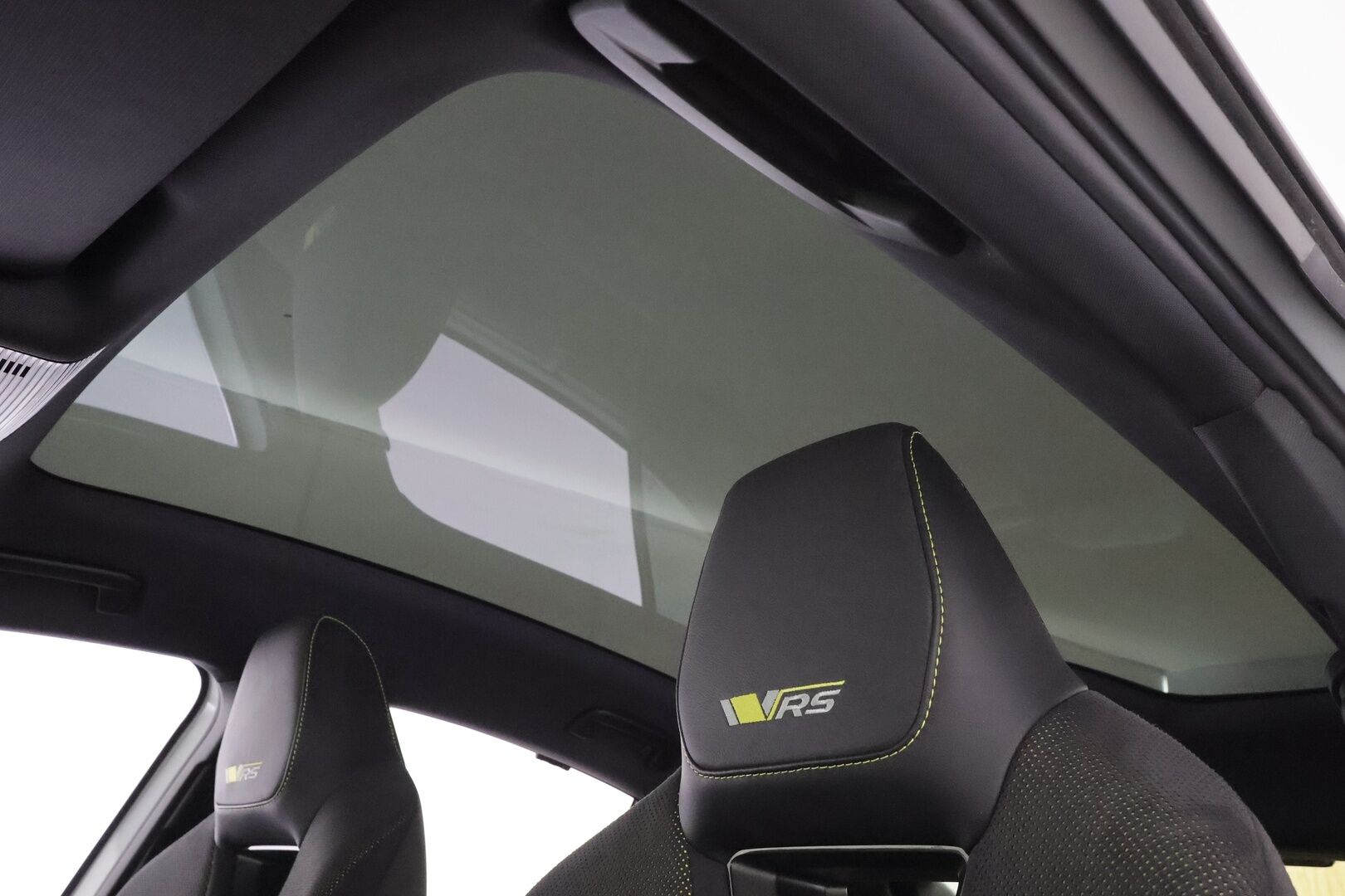 SKODA ENYAQ 2023 RS 4x4 220kW * ACC / HUD / Lasikatto / Matrix LED / Canton / ILP / Muistipenkit / KeylessGo / Hierova penkki *