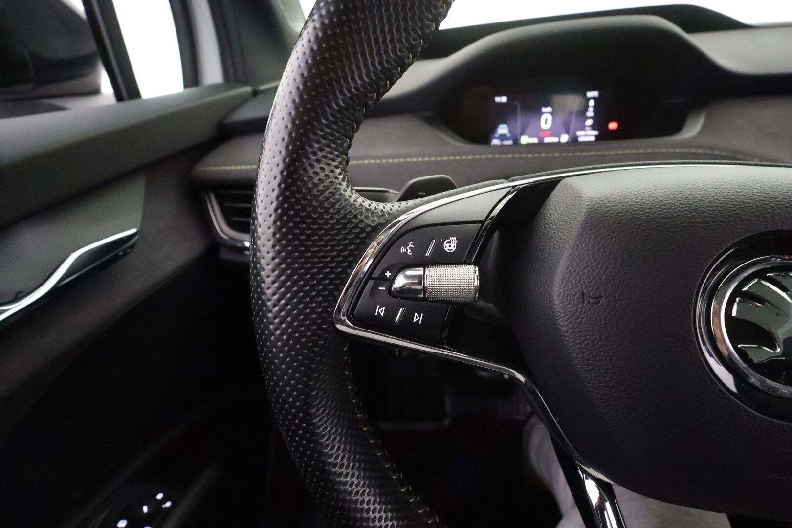 SKODA ENYAQ 2023 RS 4x4 220kW * ACC / HUD / Lasikatto / Matrix LED / Canton / ILP / Muistipenkit / KeylessGo / Hierova penkki *